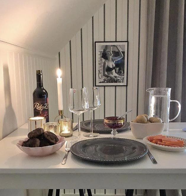 Energi fuld plakat med en kvinde som spiser pasta