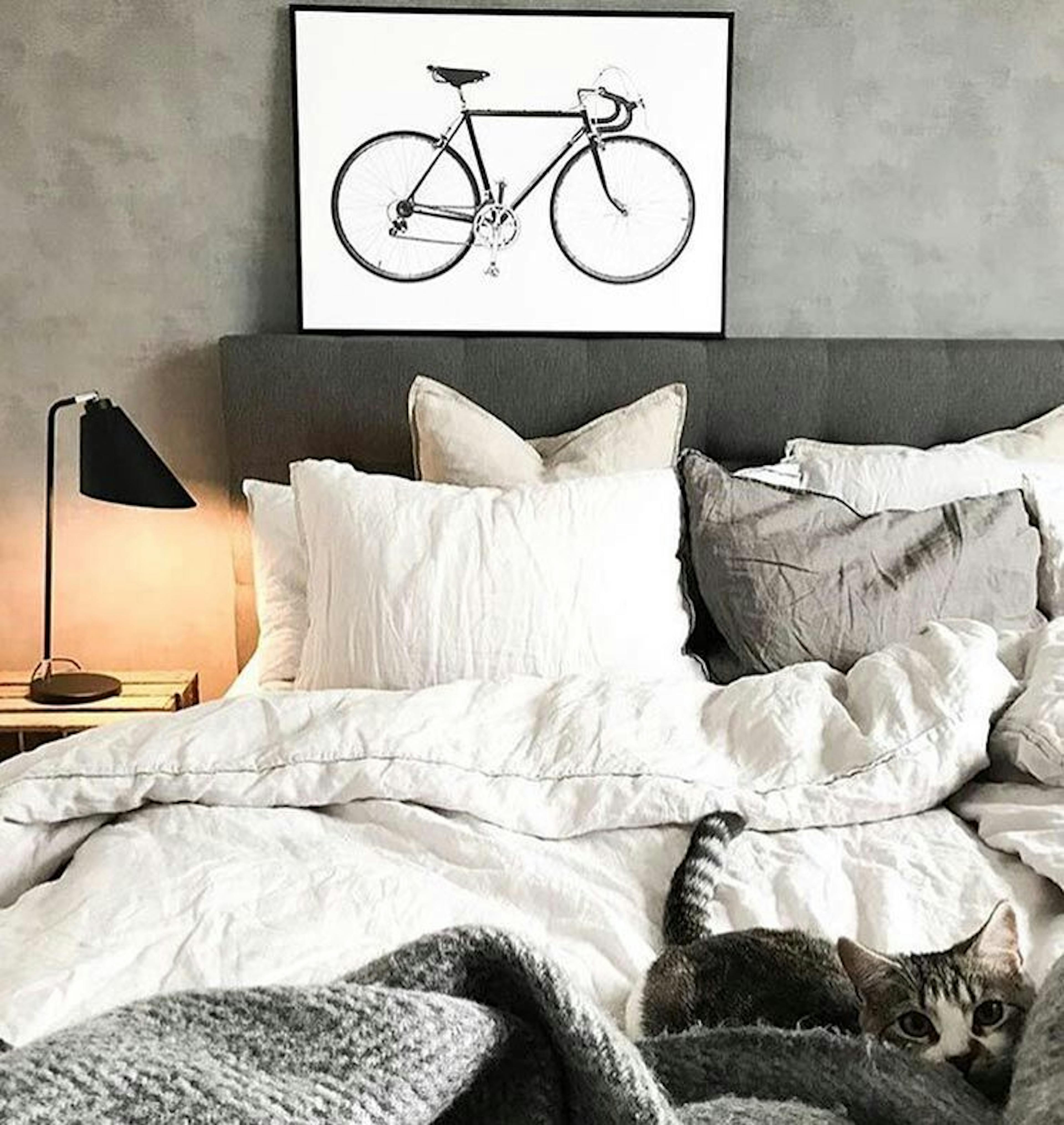 Simple but beautiful poster with a bike thumbnail