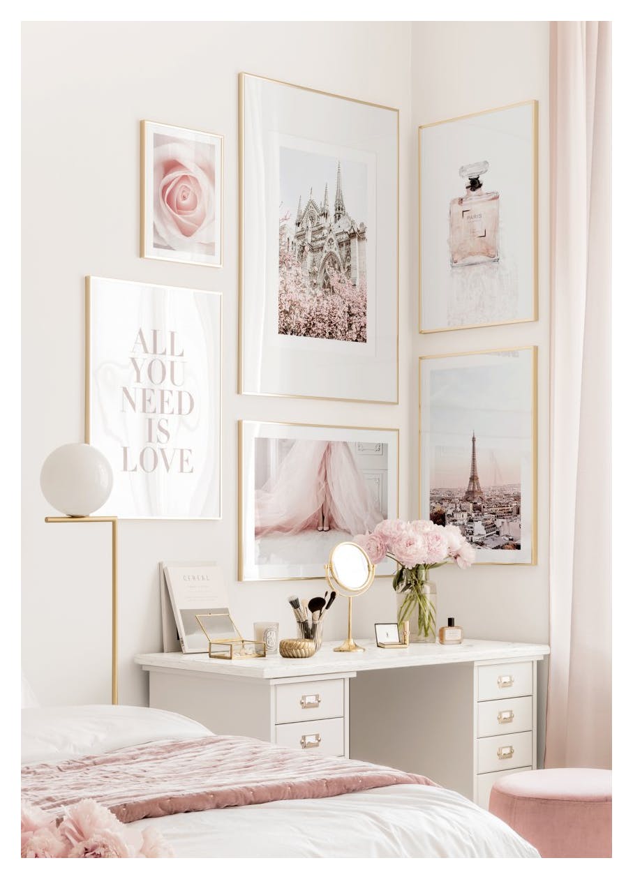 Notre Dame in Bloom Poster (50x70 cm) - Poster Store