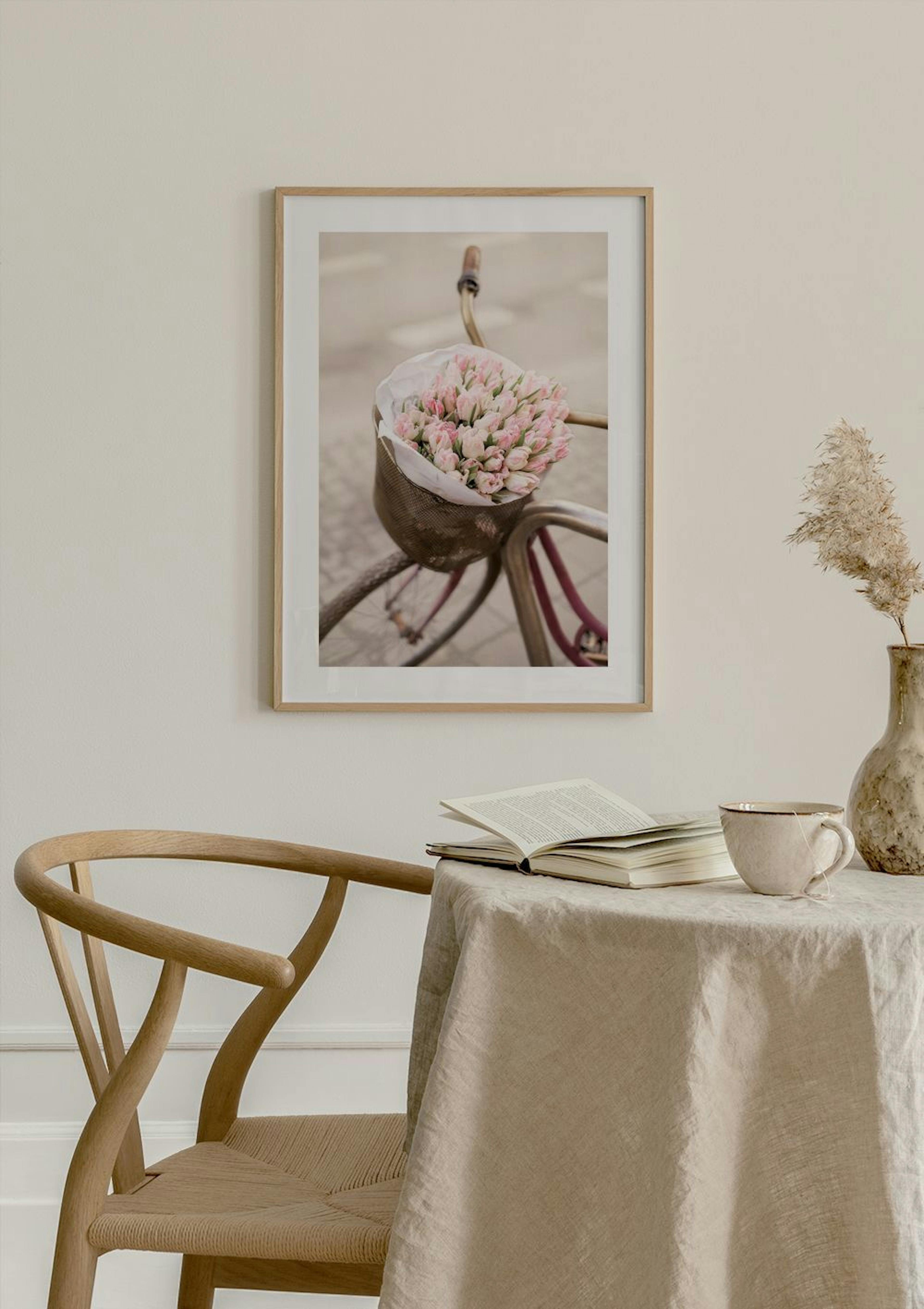 Rosa Tulpen auf Fahrrad Poster thumbnail