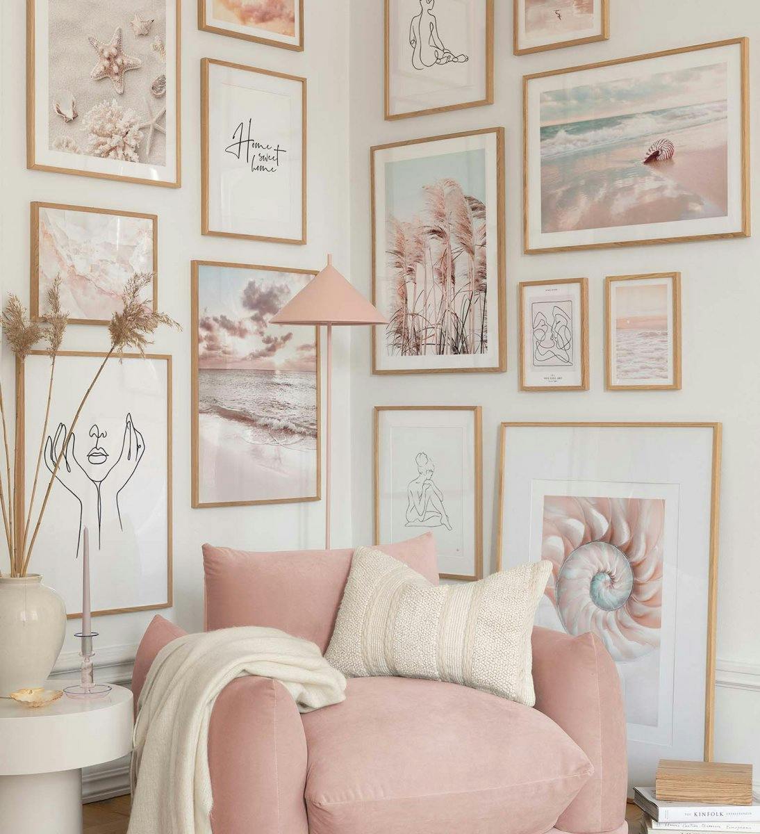 Décoration murale rose et tropicale avec des cadres en chêne pour le salon ou la chambre (ONE SIZE) - Poster Store