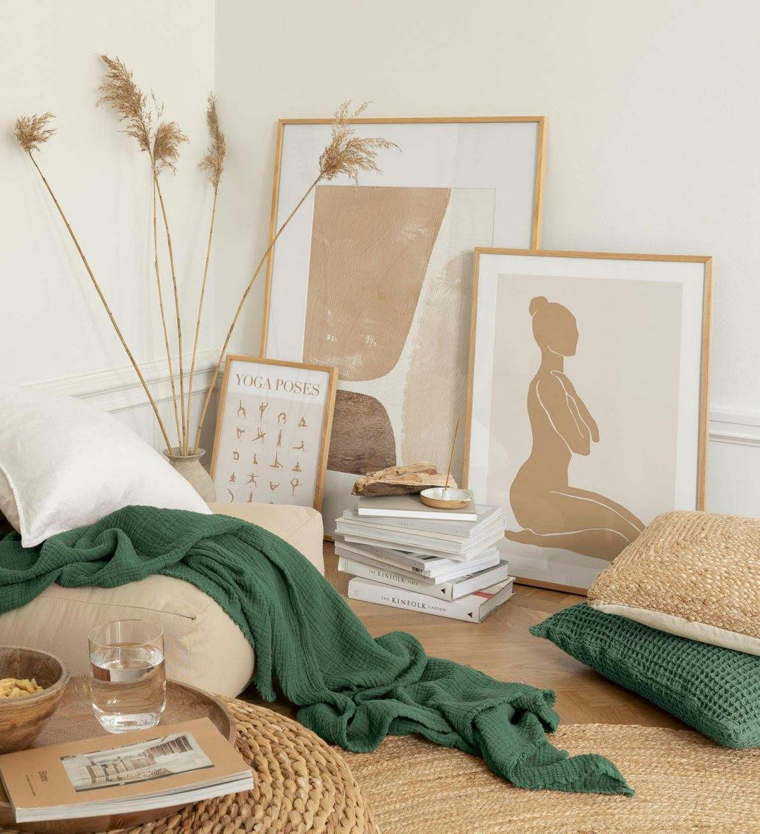 Décoration murale beige apaisante avec des illustrations dans des cadres en chêne pour le salon (ONE SIZE) - Poster Store