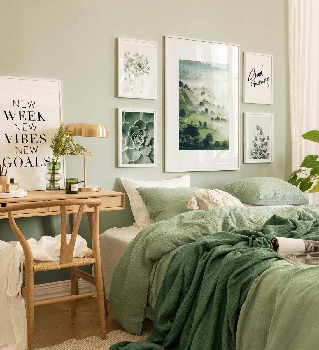 Grön botanisk tavelvägg med vita träramar för sovrummet (ONE SIZE) - Poster Store