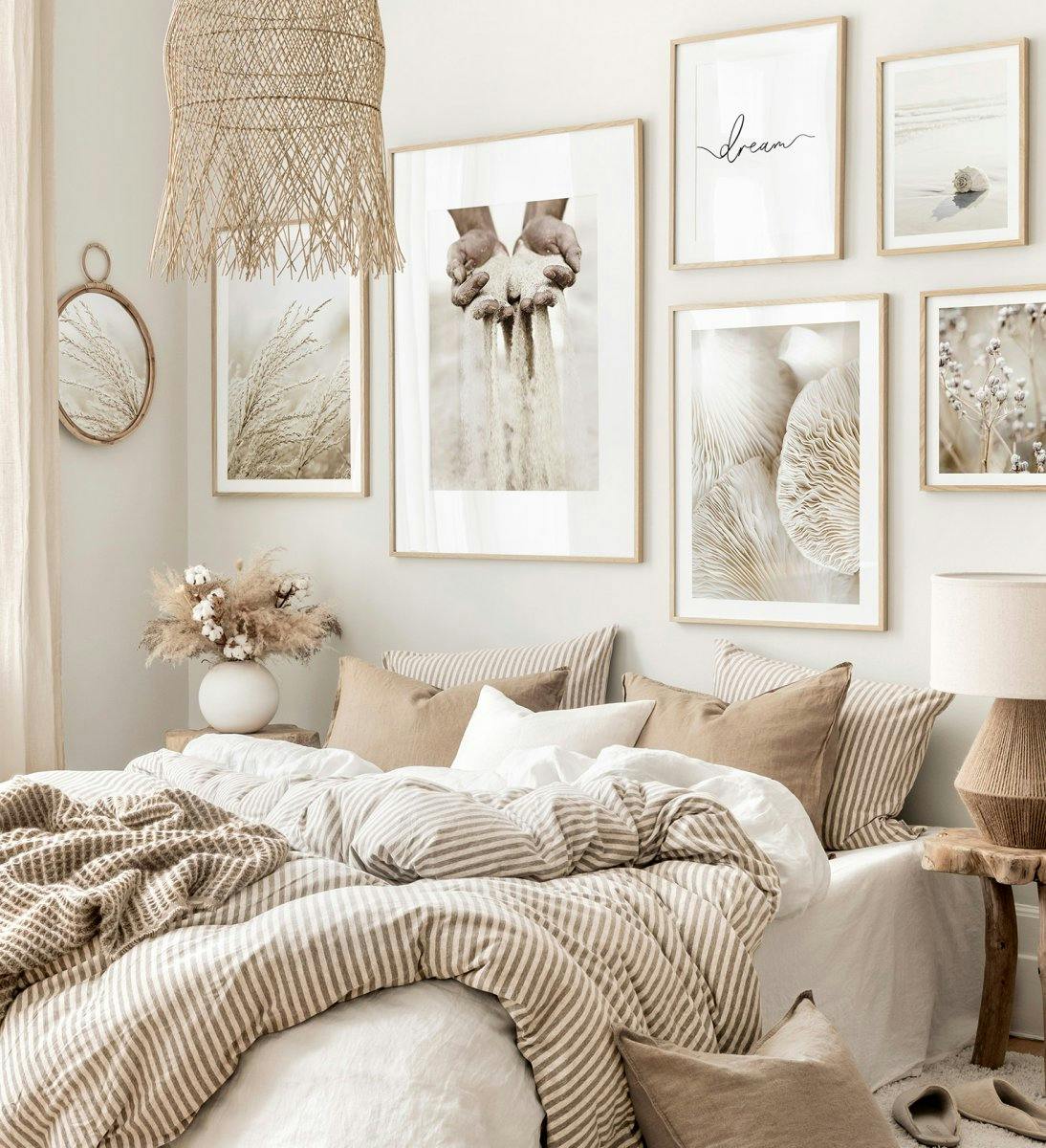 Natur tavelvägg med beige posters och prints med ekramar för sovrummet (ONE SIZE) - Poster Store