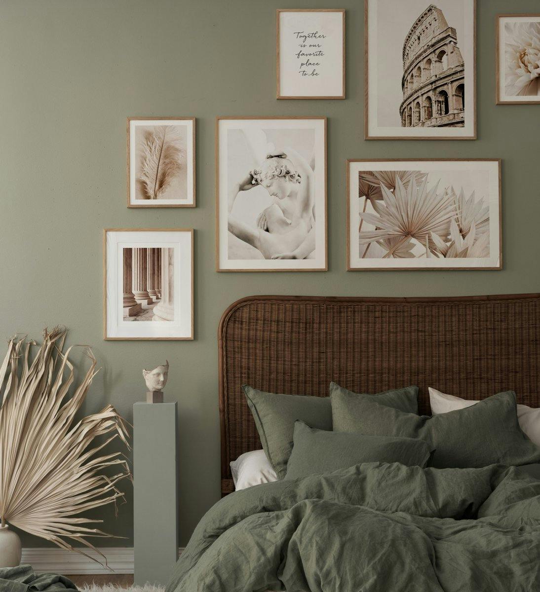 Botanisk tavelvägg med blommor i lugna färger i ekramar för sovrummet (ONE SIZE) - Poster Store