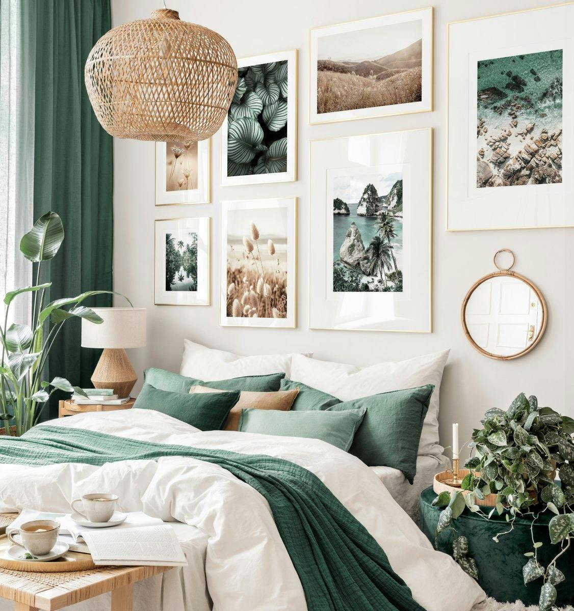 Galleria a parete dai toni verde con poster paesaggio e cornici dorate (ONE SIZE) - Poster Store
