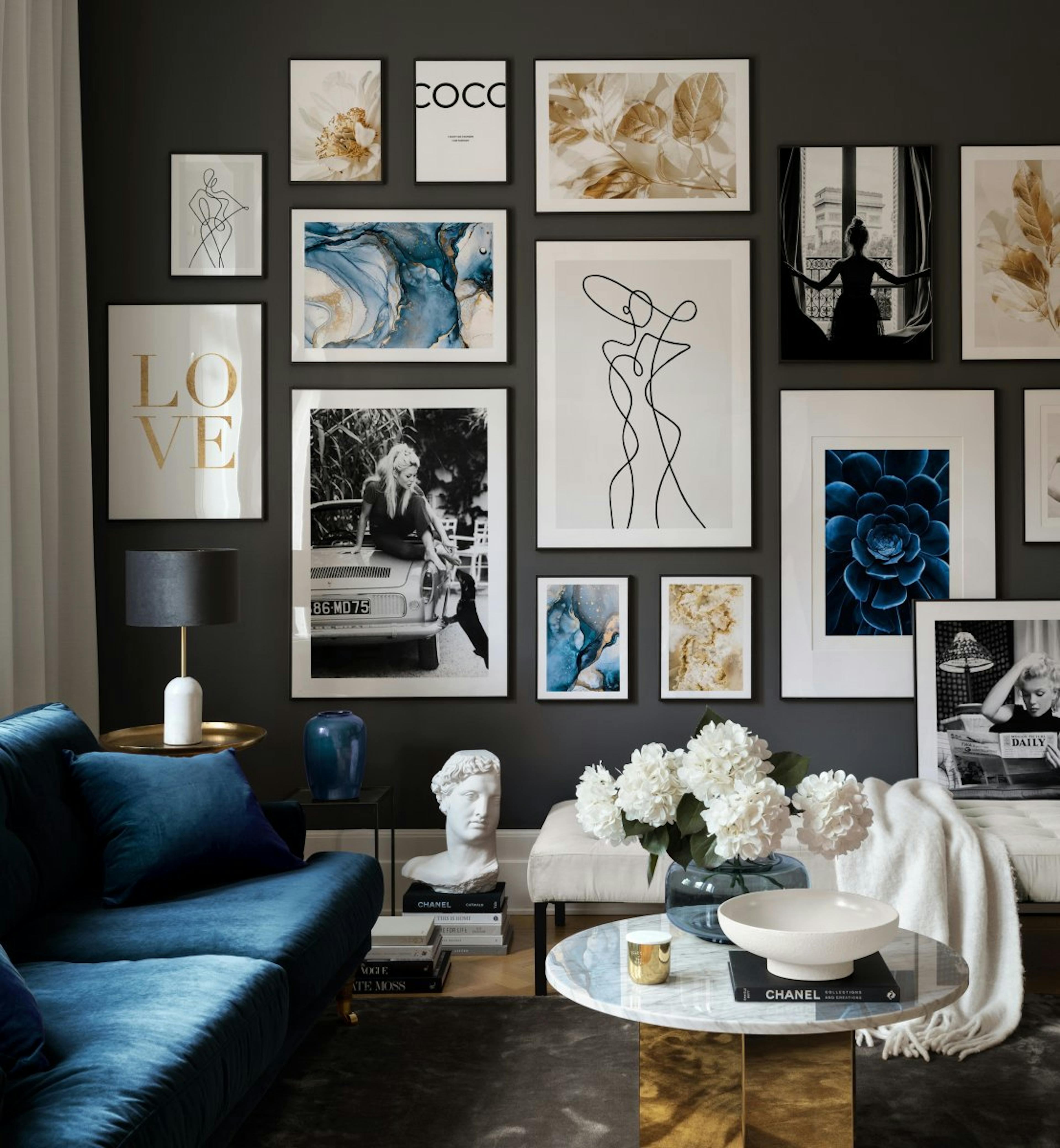 Blaue, goldene und monochrome Poster kombiniert für Wohnzimmner