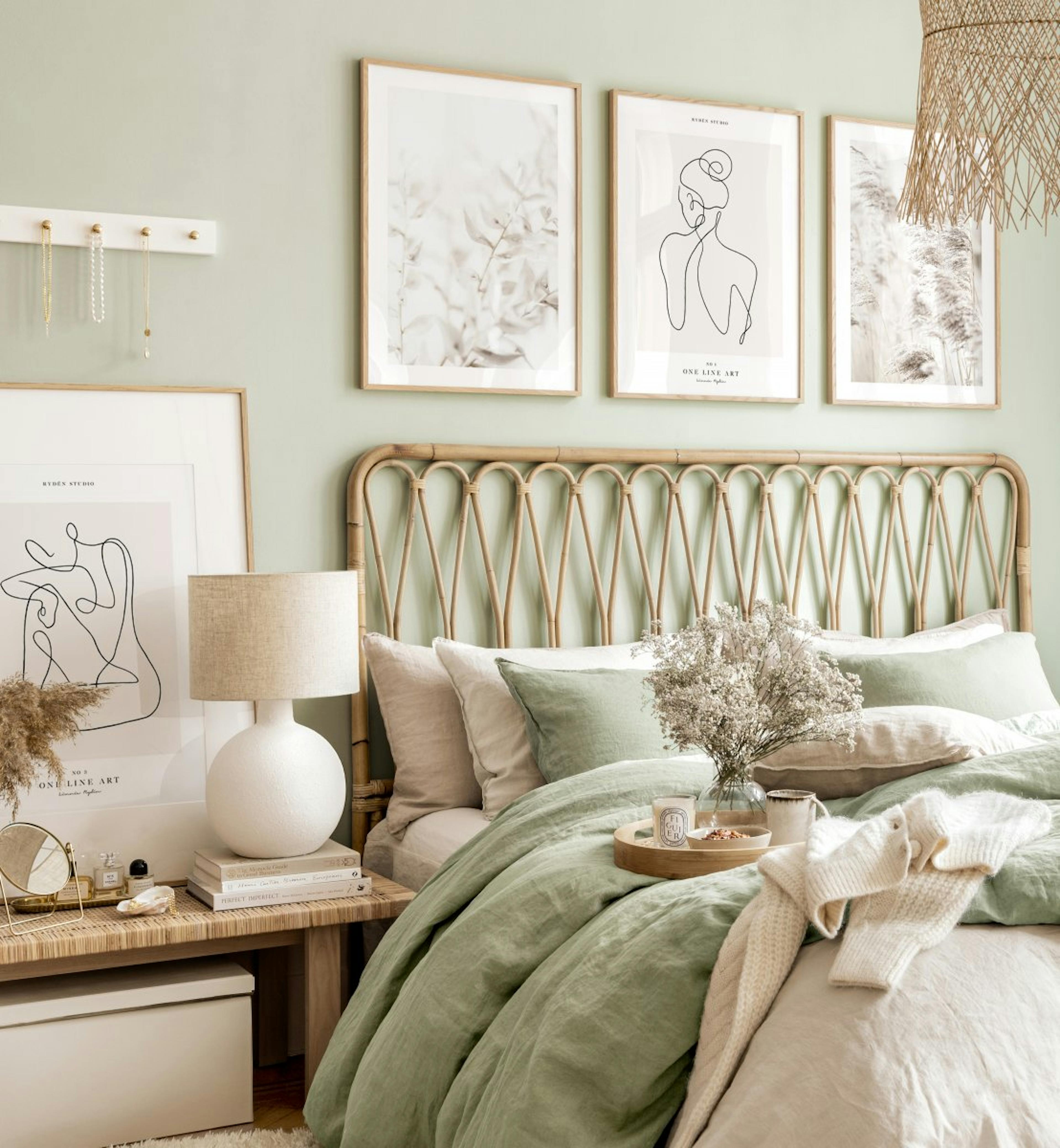 Zart beige Bilderwand Line Art Poster Schlafzimmer grün Eichenrahmen