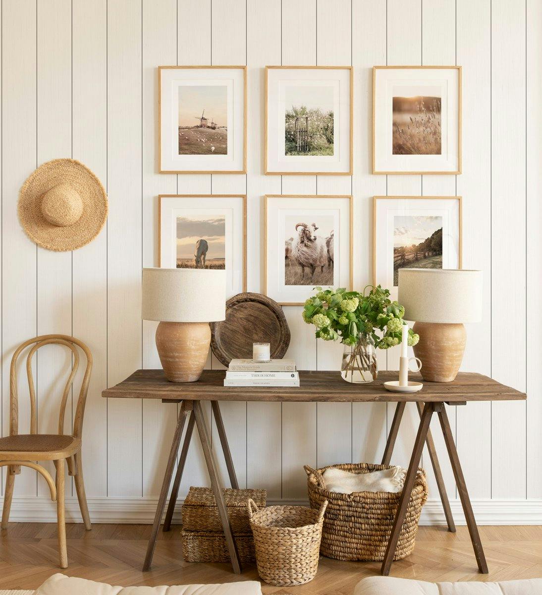 Décoration murale moderne marron et beige avec des posters d'animaux de nature et des cadres en chêne pour le salon ou l'entrée (ONE SIZE) - Poster Store
