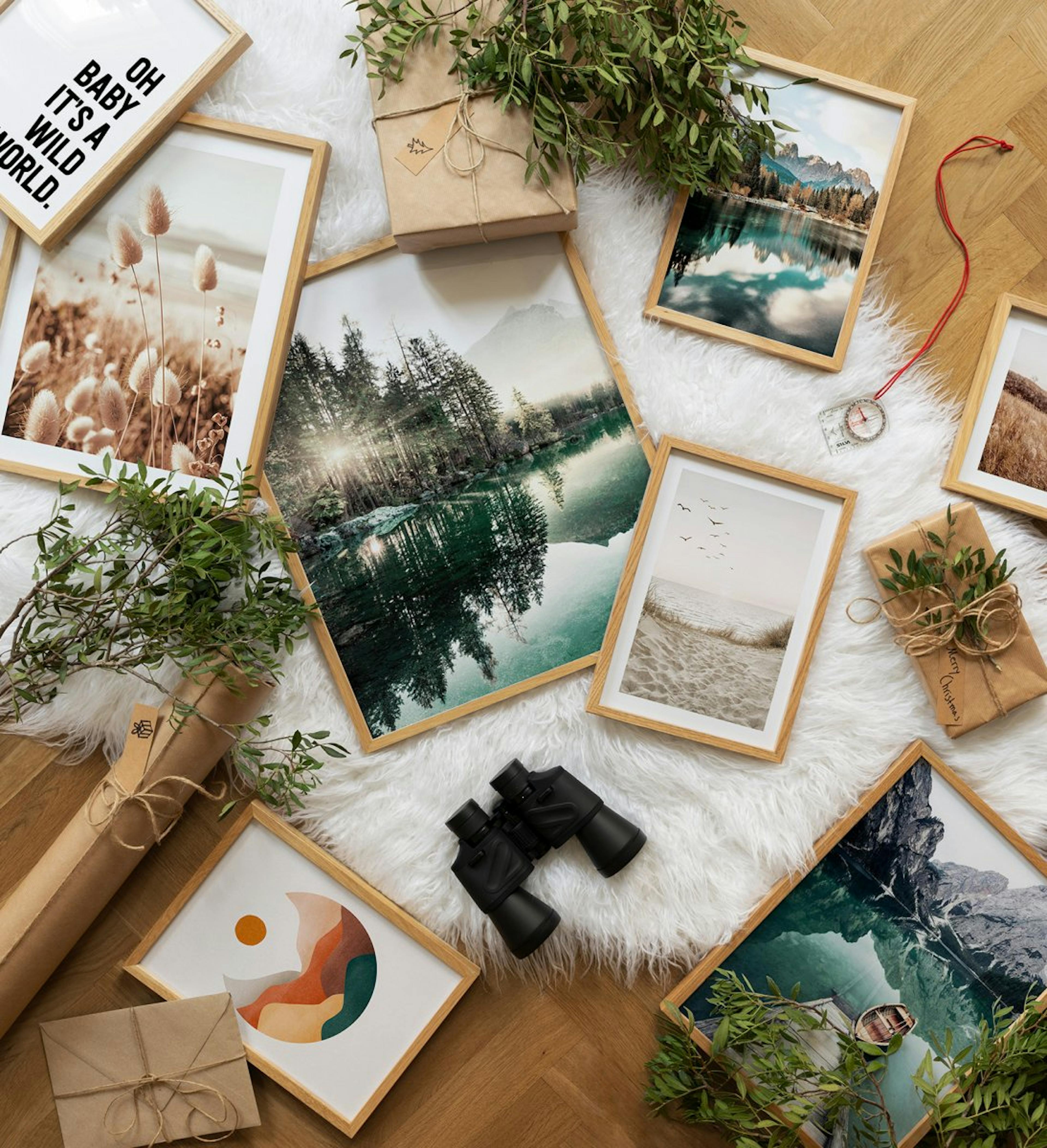 Belle collection d’affiches sur le thème de la nature aux couleurs sereines avec des cadres en chêne. Le cadeau parfait pour les