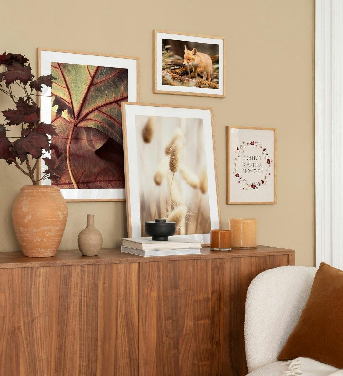 Creëer een uitnodigende fotowand voor je woonkamer of hal: Harmoniserende warme tinten met een elegante eiken lijst (ONE SIZE) - Poster Store