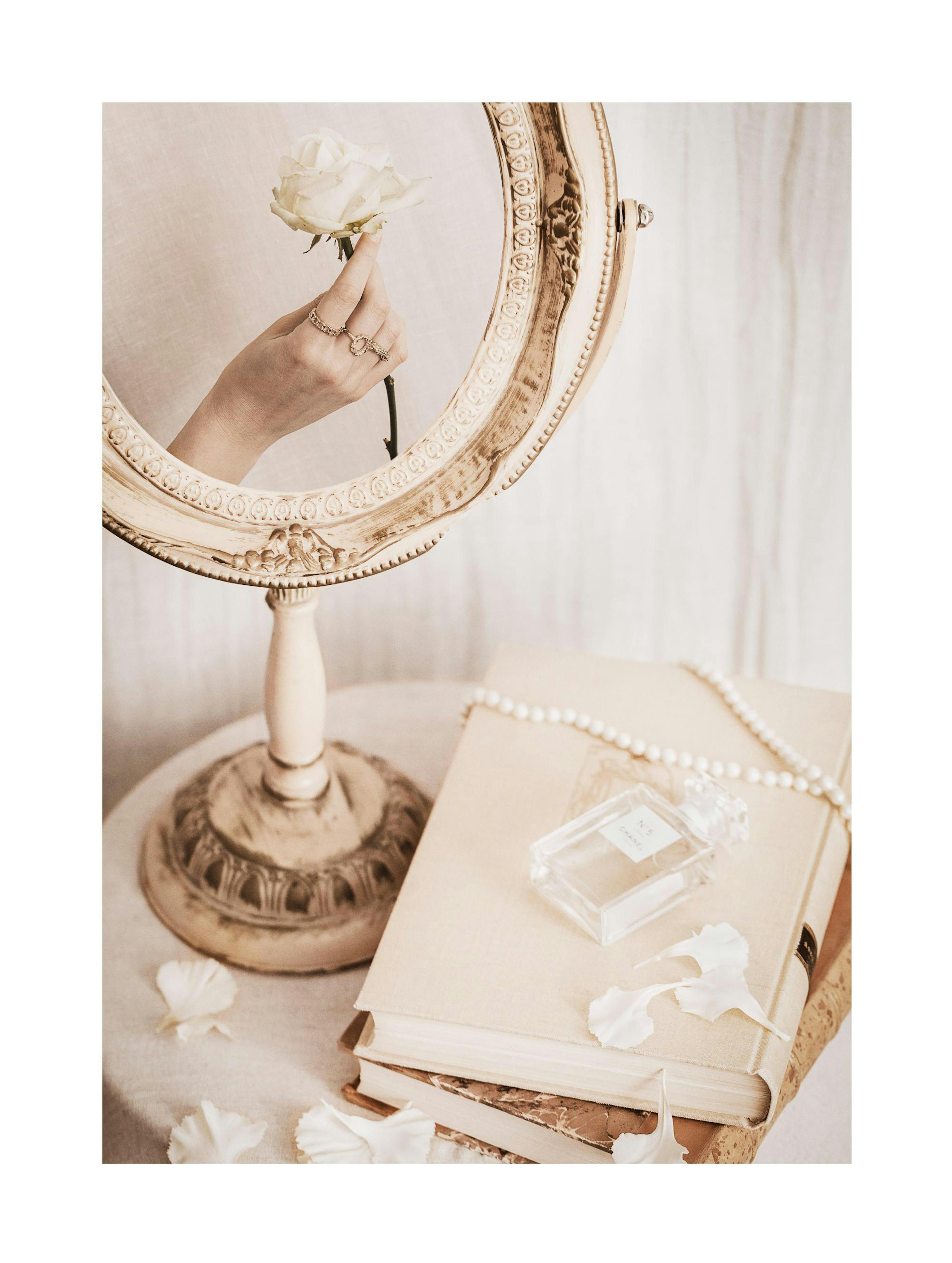 Beauté dans le Miroir Poster thumbnail