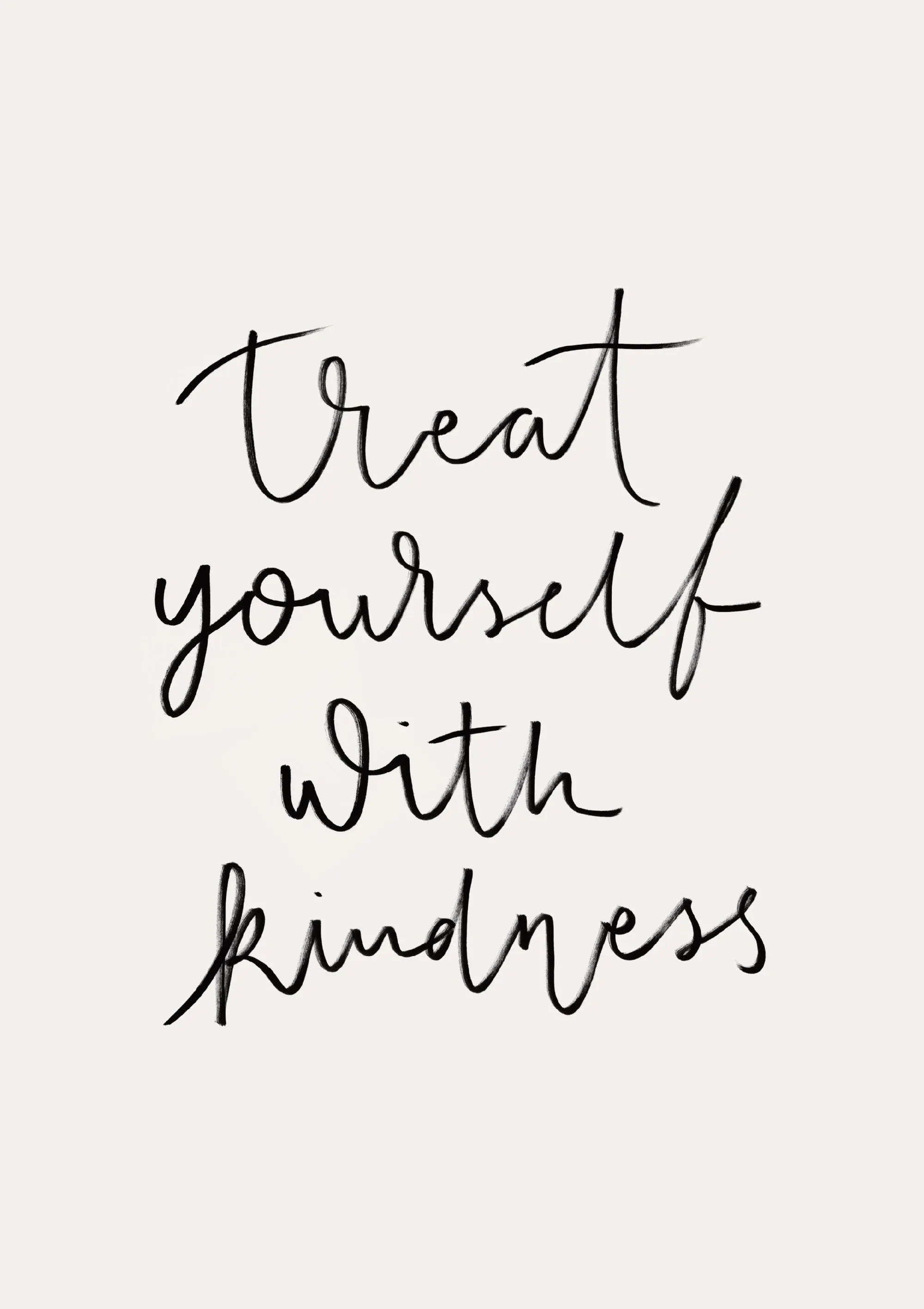 Plakát s nápisem Treat yourself with kindness v černém ručně psaném písmu na světlém pozadí.