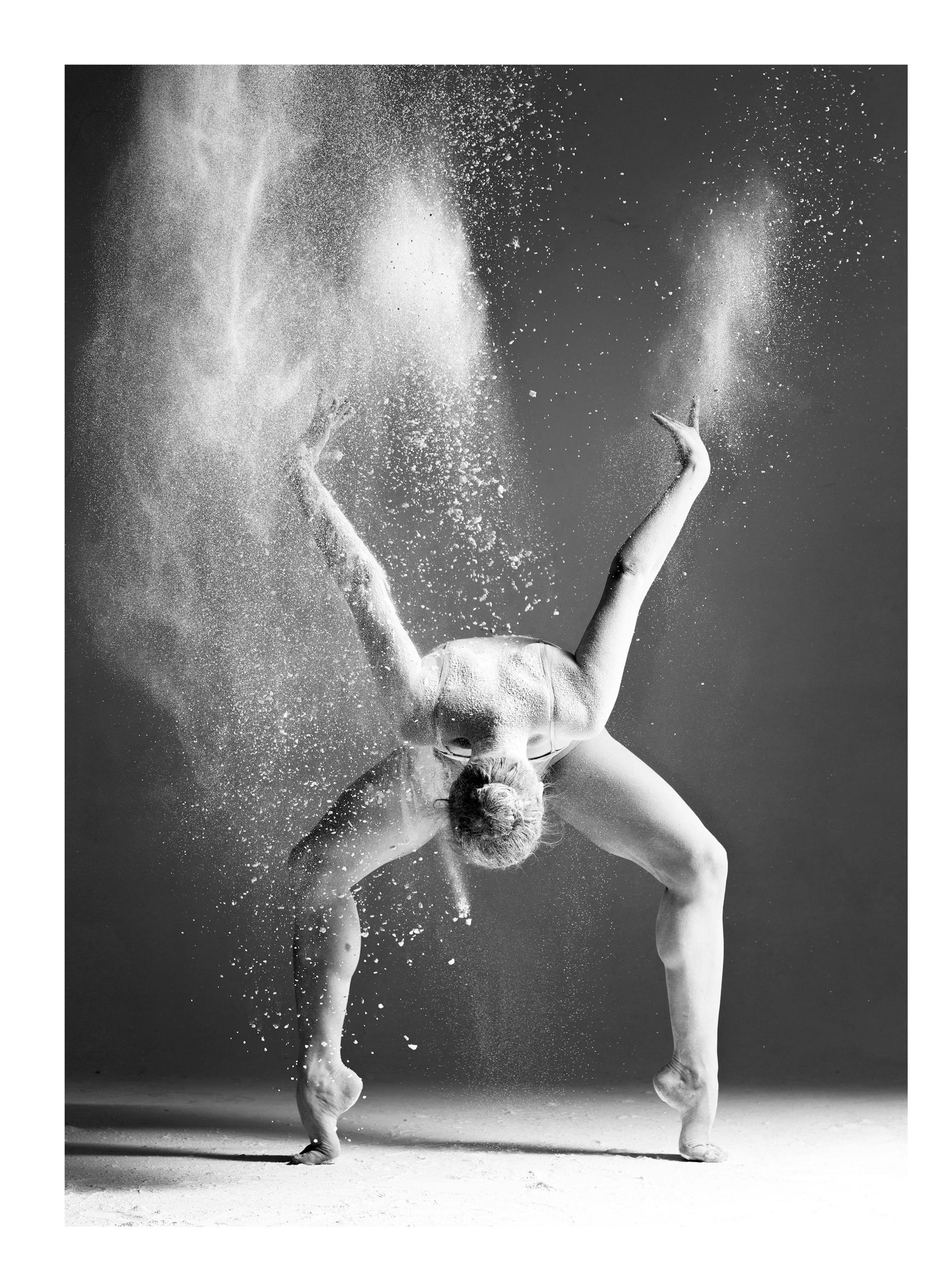 Dancer Three Póster thumbnail