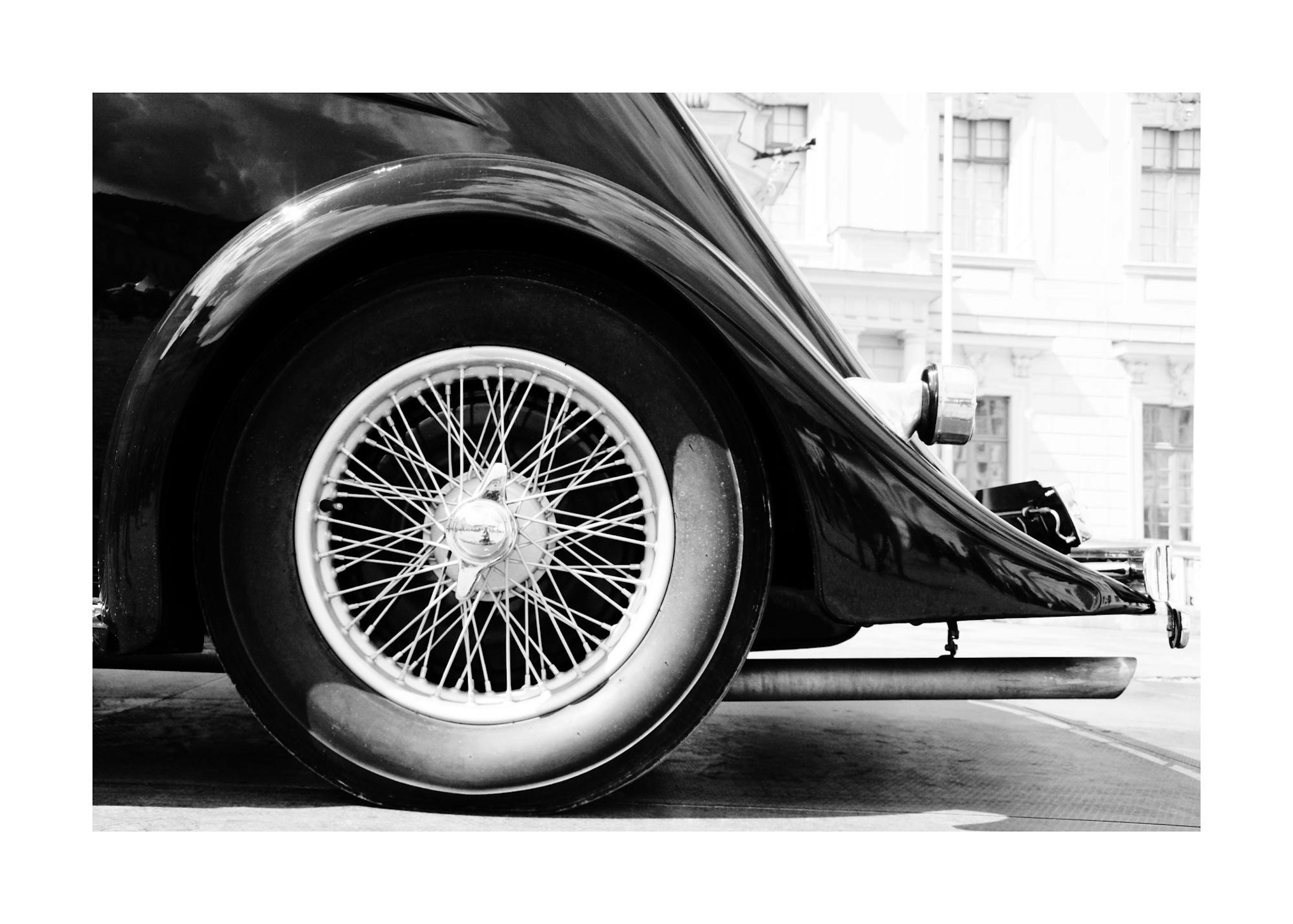B&W Vintage Car Print 0