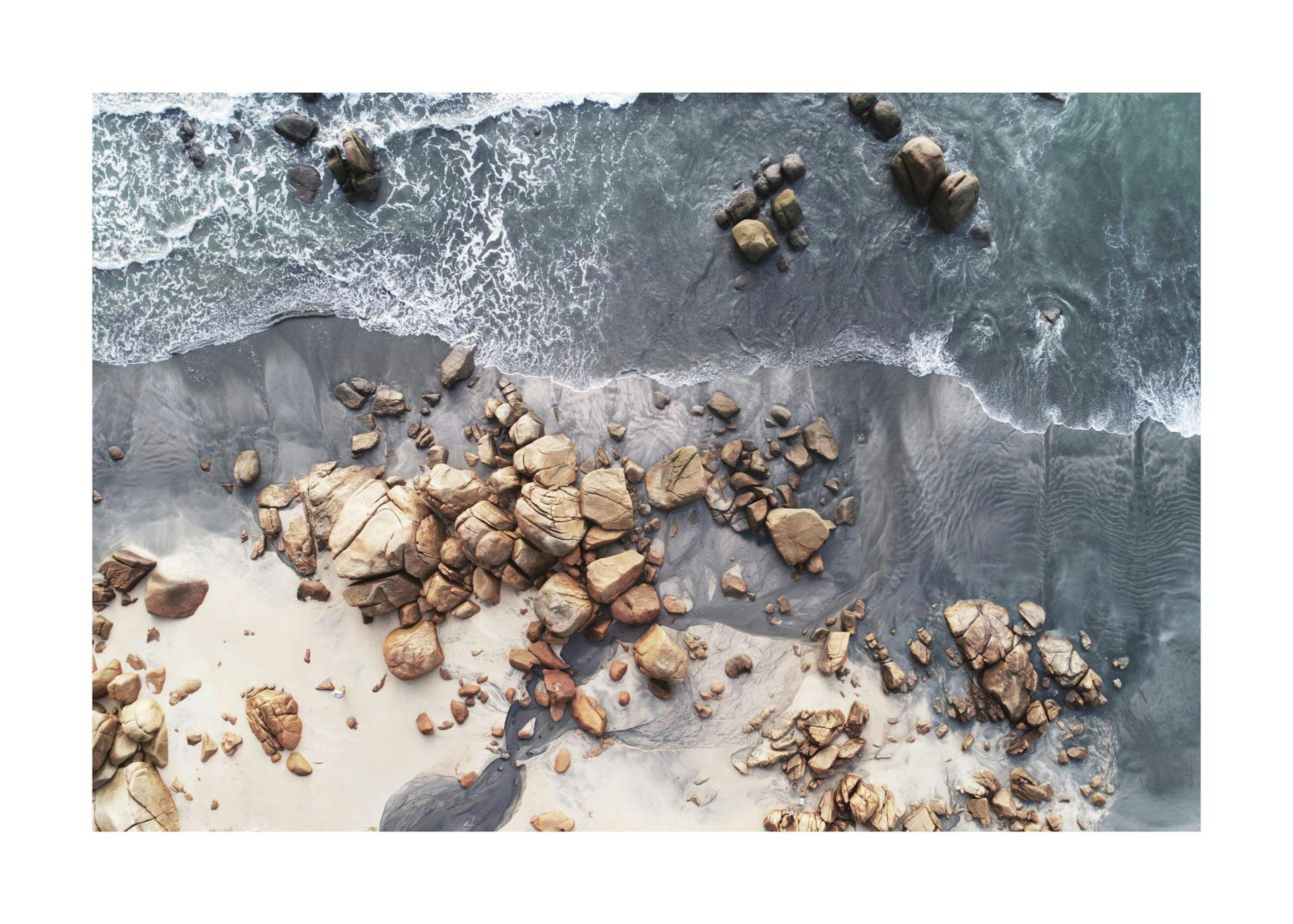Rochers au Bord de la Mer Poster 0