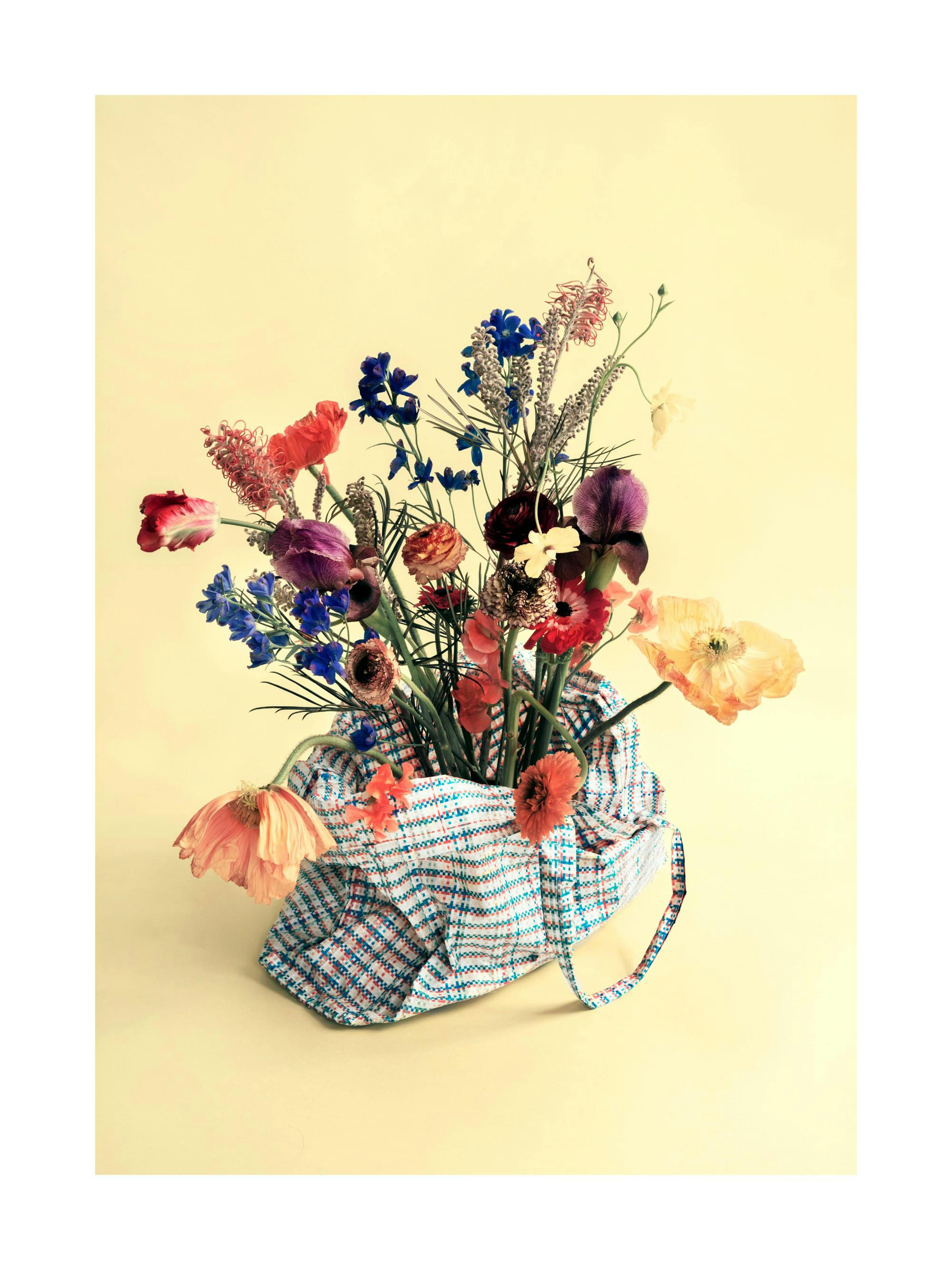 Nature Morte Jaune aux Fleurs Poster thumbnail
