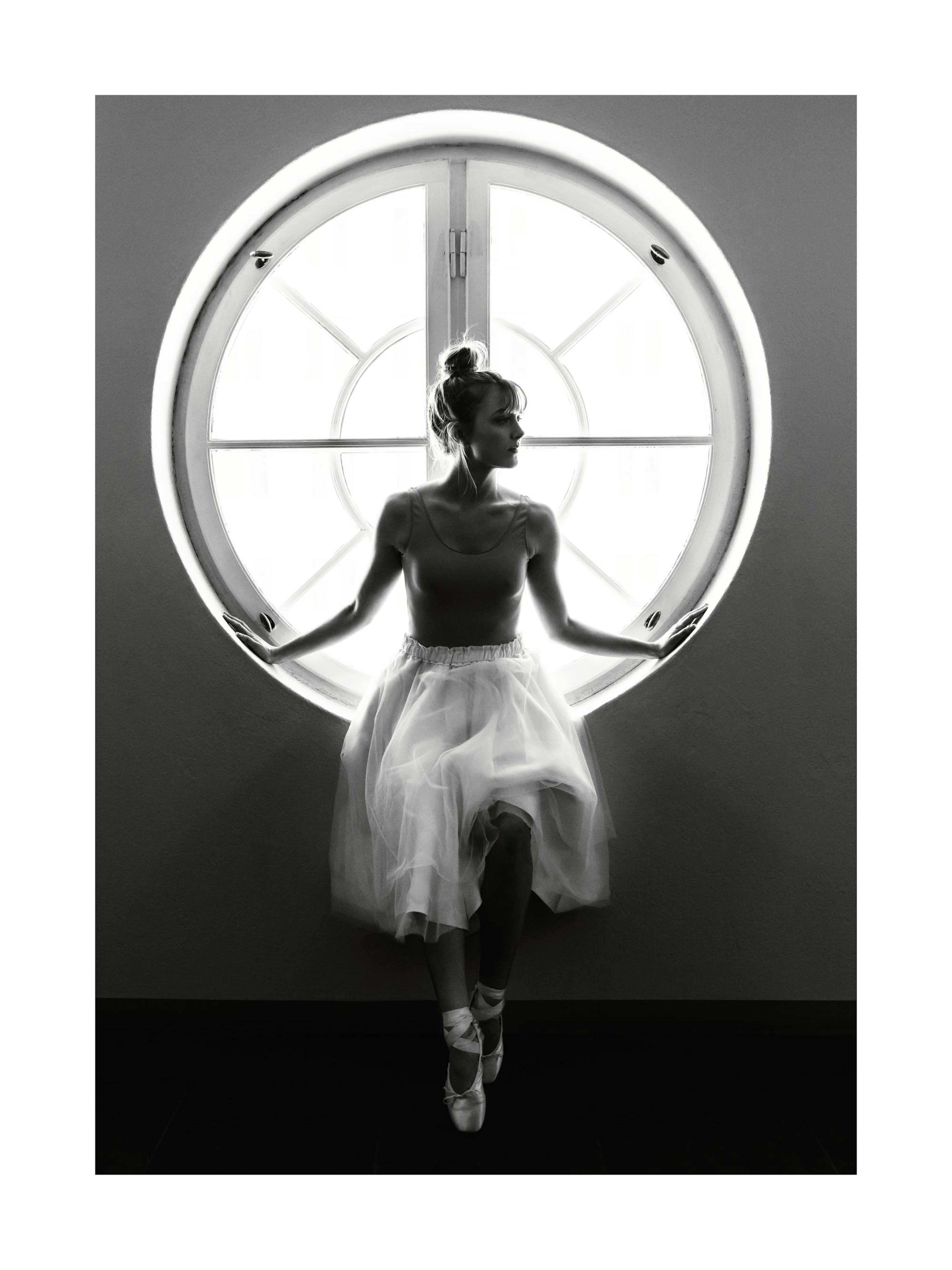 Ballerine à la Fenêtre Poster thumbnail