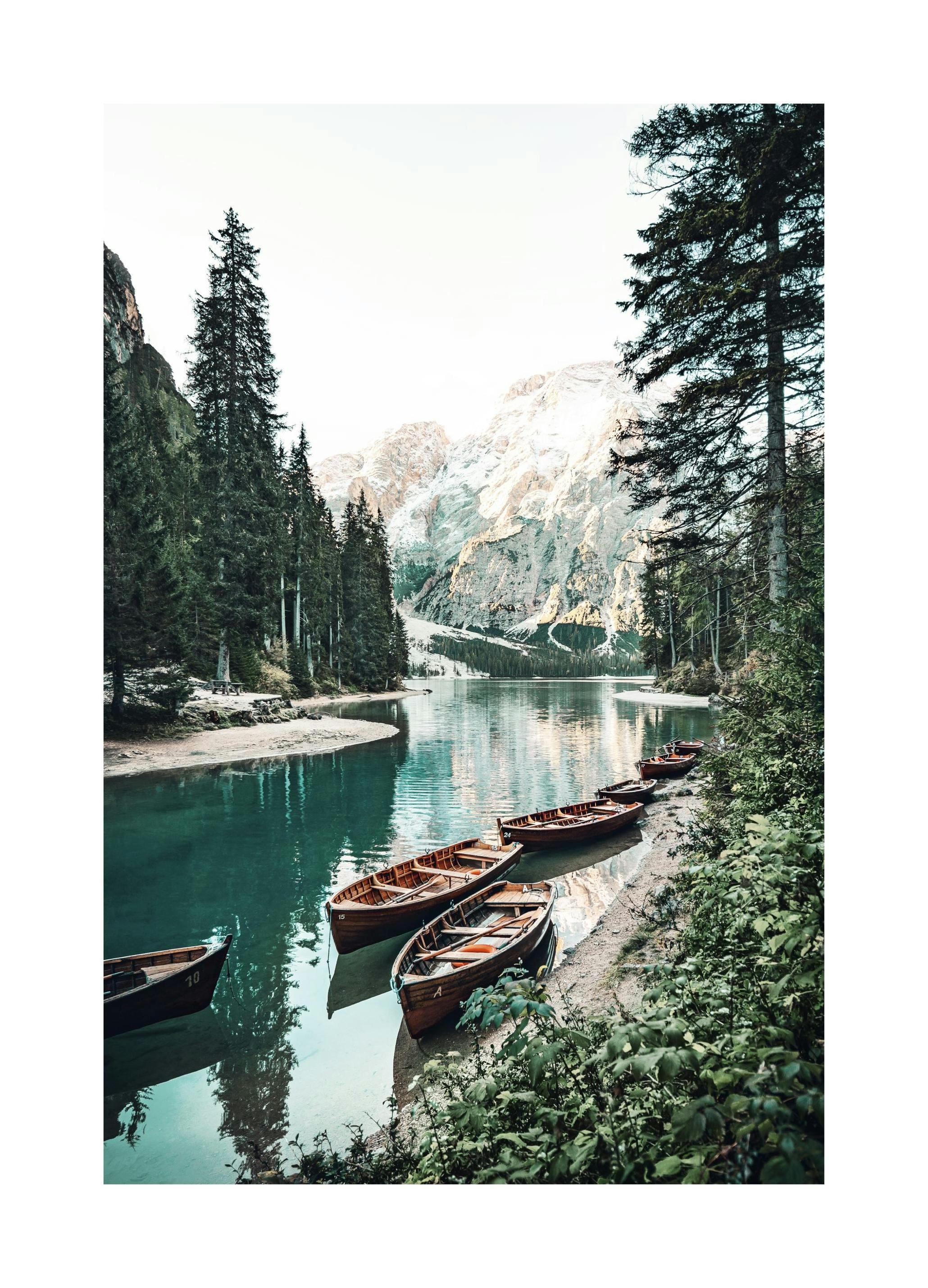 Boten met Bergen Poster (21x30 cm) - Poster Store