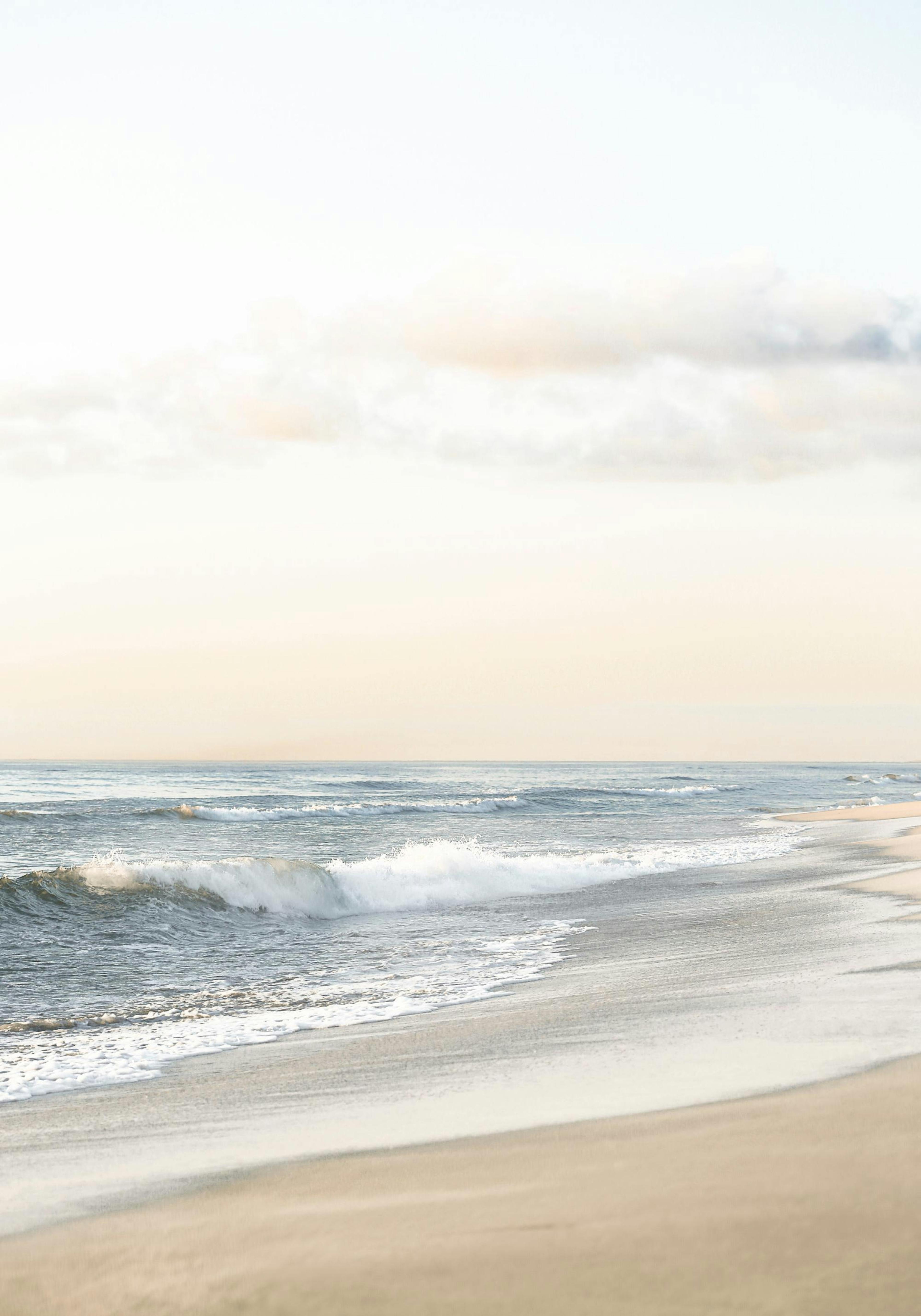 Onde Blu sulla Spiaggia Poster thumbnail