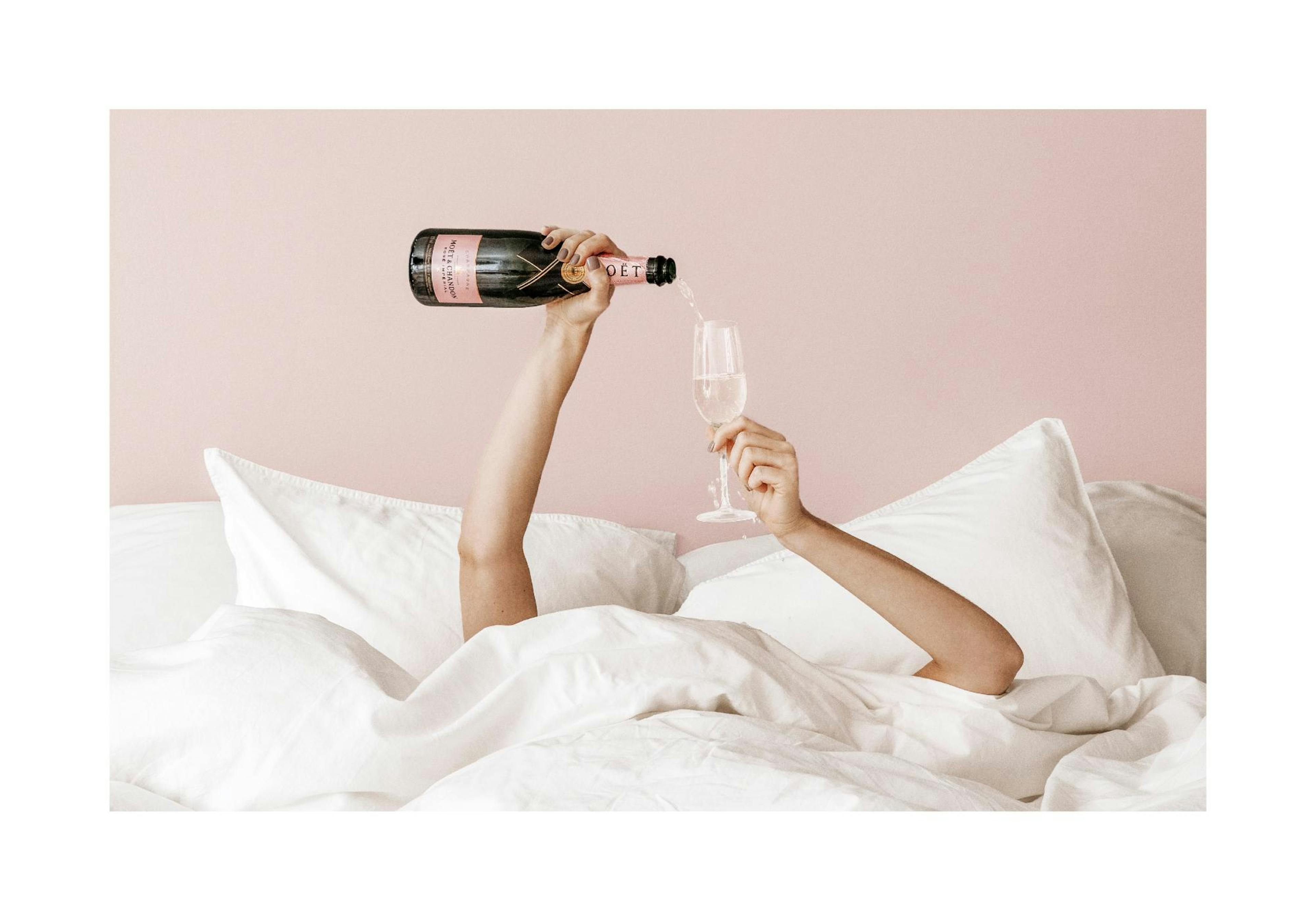 Champagne au Lit thumbnail