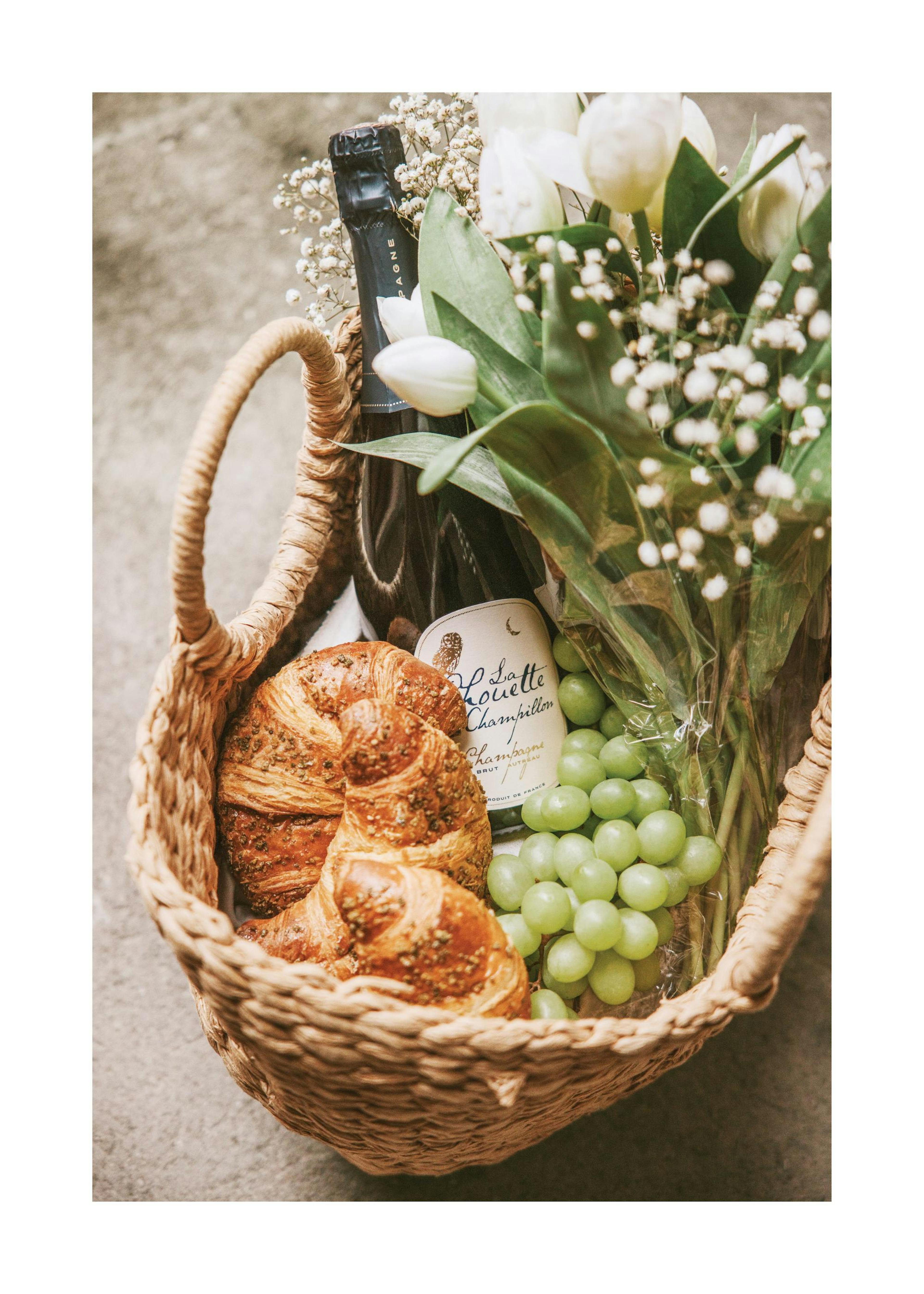 Picnic Basket Poster 0