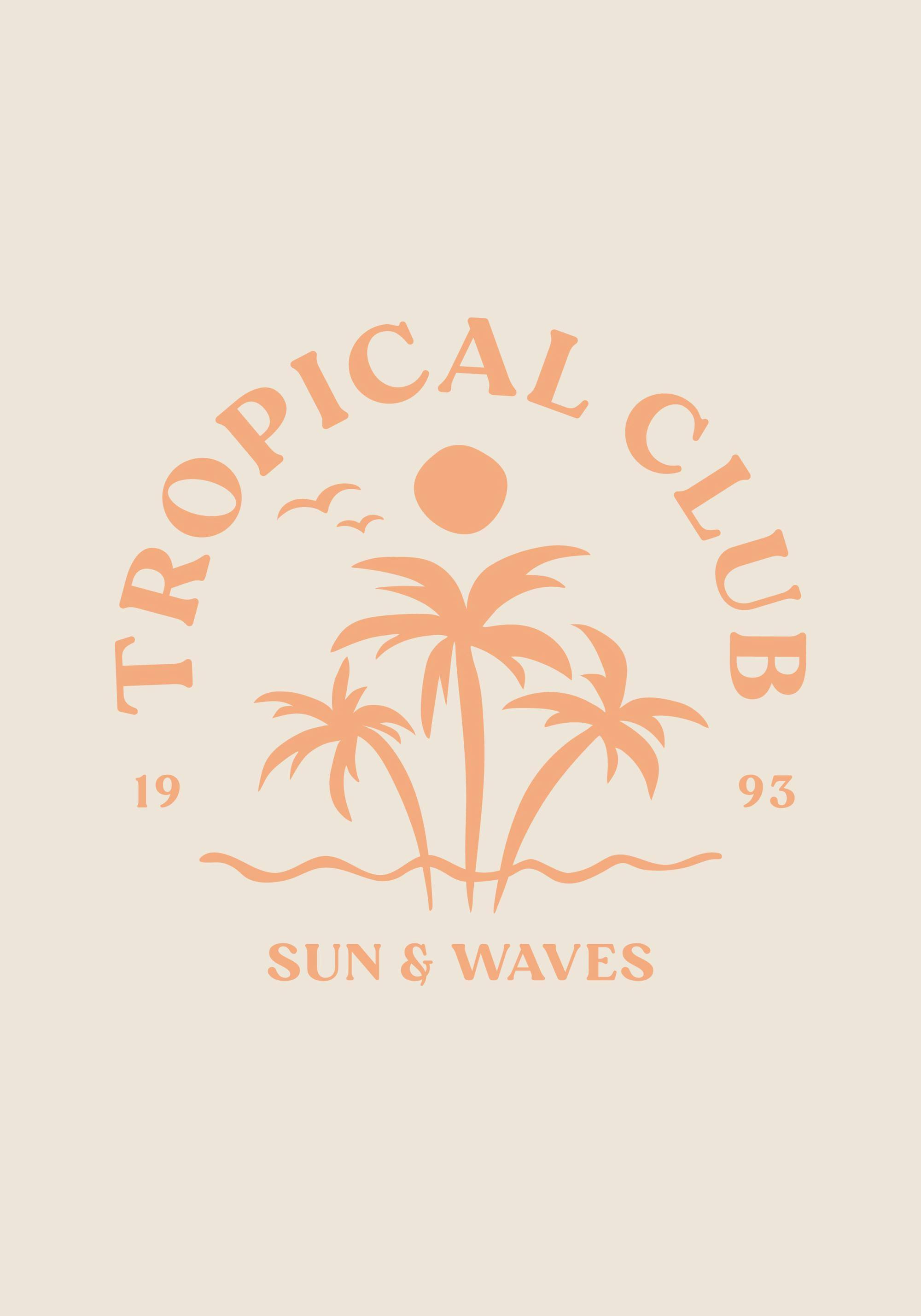 Poster mit TROPICAL CLUB in einem Bogen, Palmen, Sonne und Wellen in Pfirsichfarben auf hellem Hintergrund.