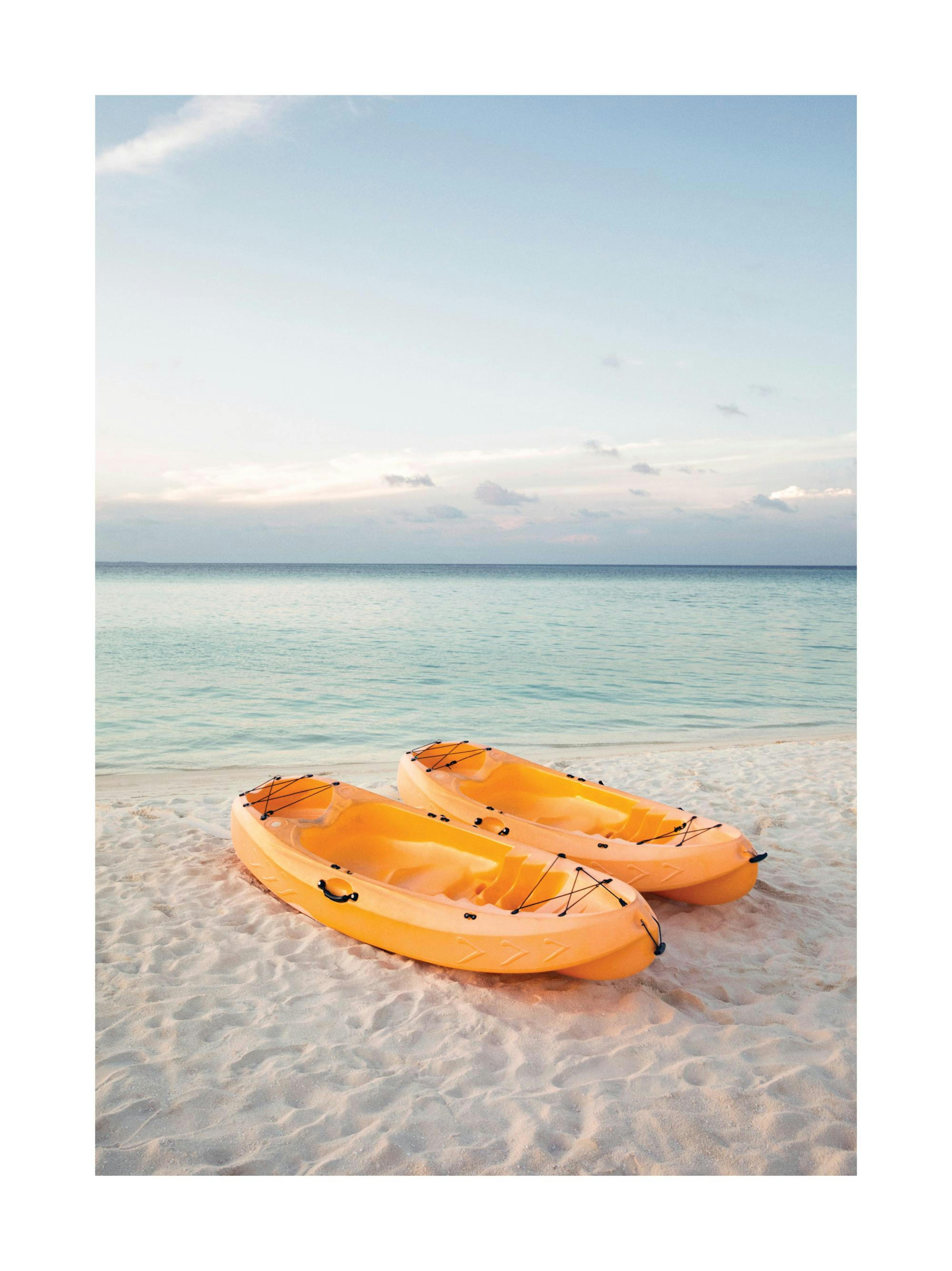 Paire de Kayaks sur l'Océan Poster thumbnail