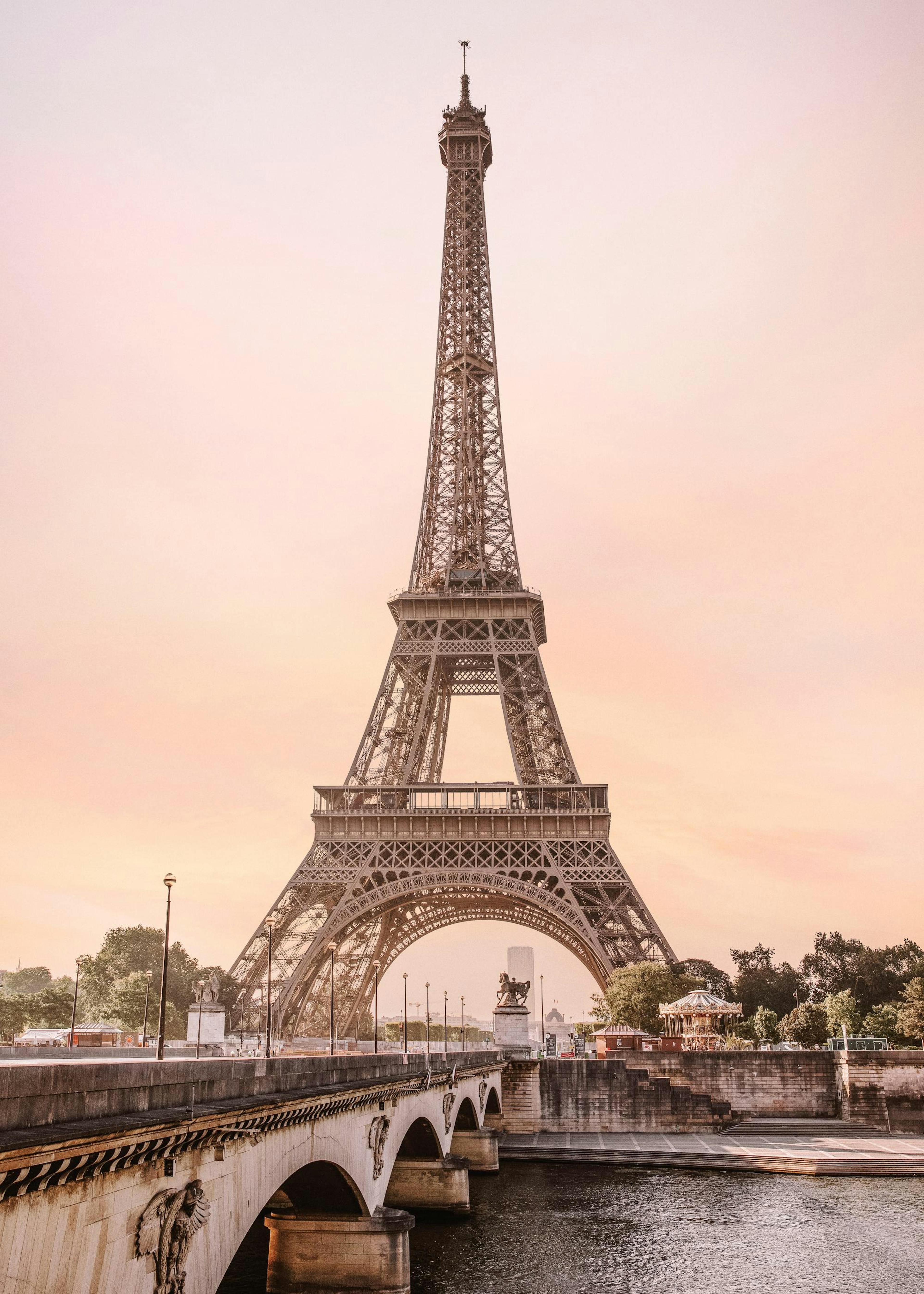 Icône Parisienne Poster 0