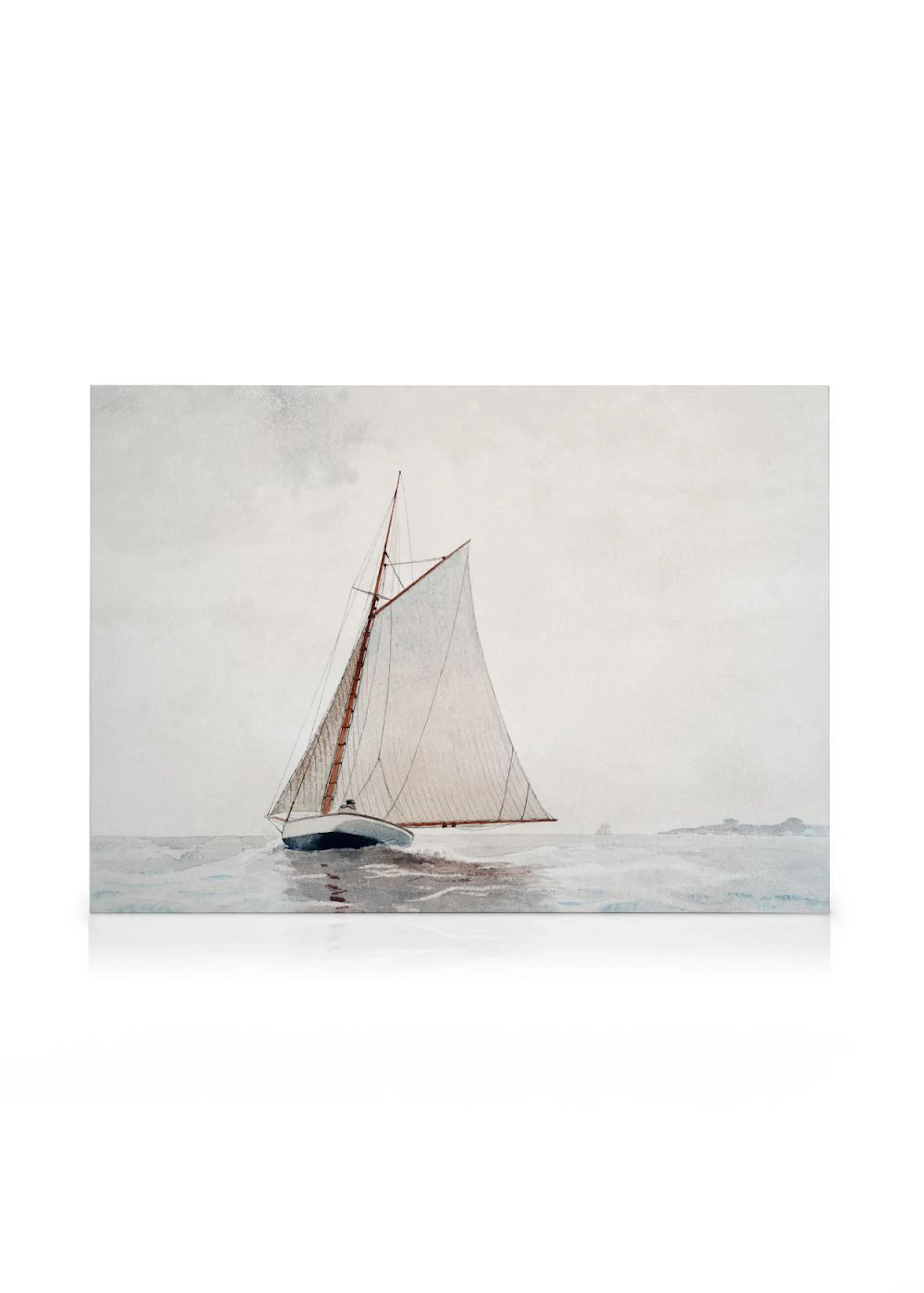 Lienzo de un velero clásico con velas blancas navegando en un mar grisáceo bajo un cielo nublado.