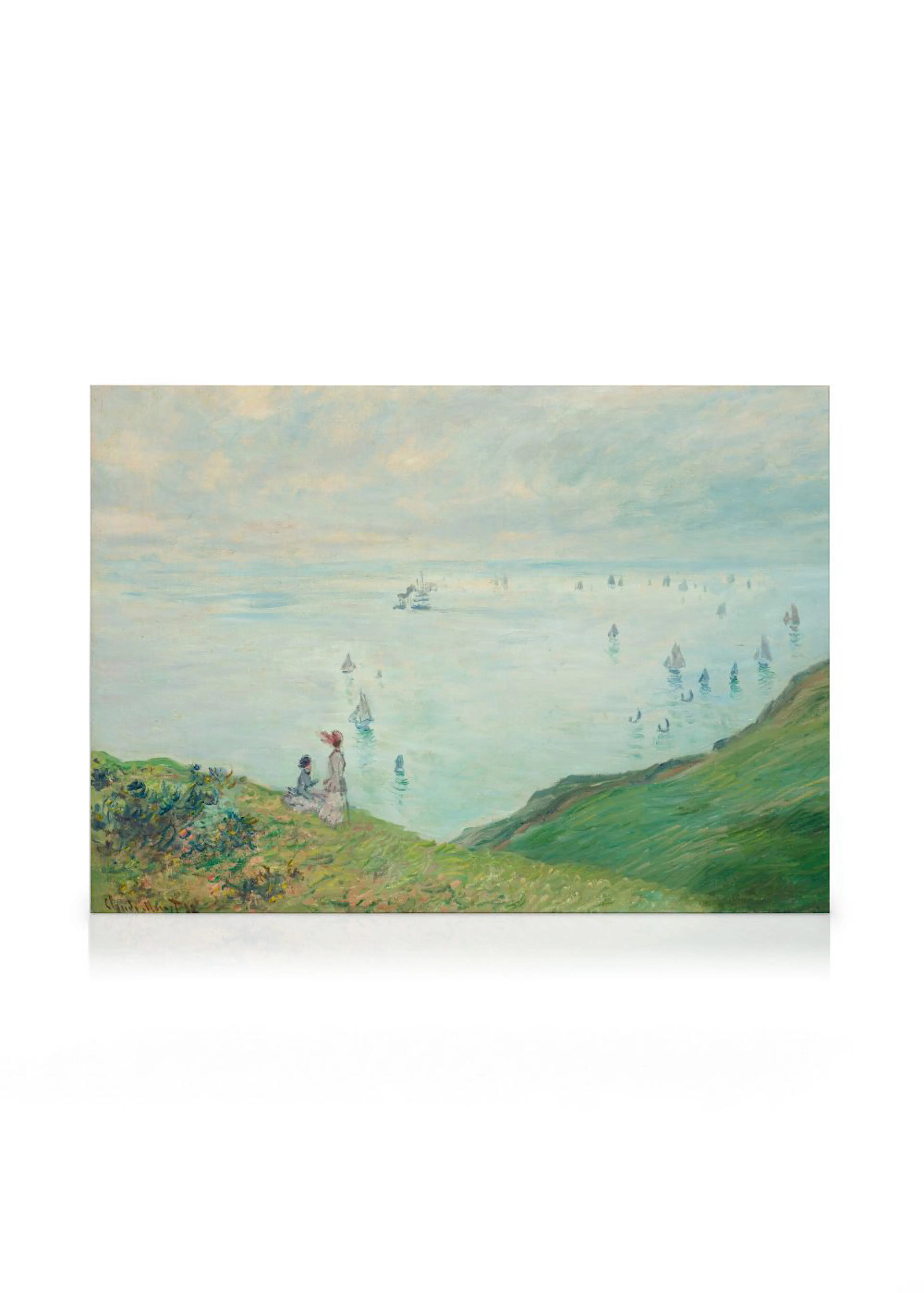Stampa su tela di un dipinto impressionista con figure che osservano il mare e barche a vela sotto un cielo chiaro.