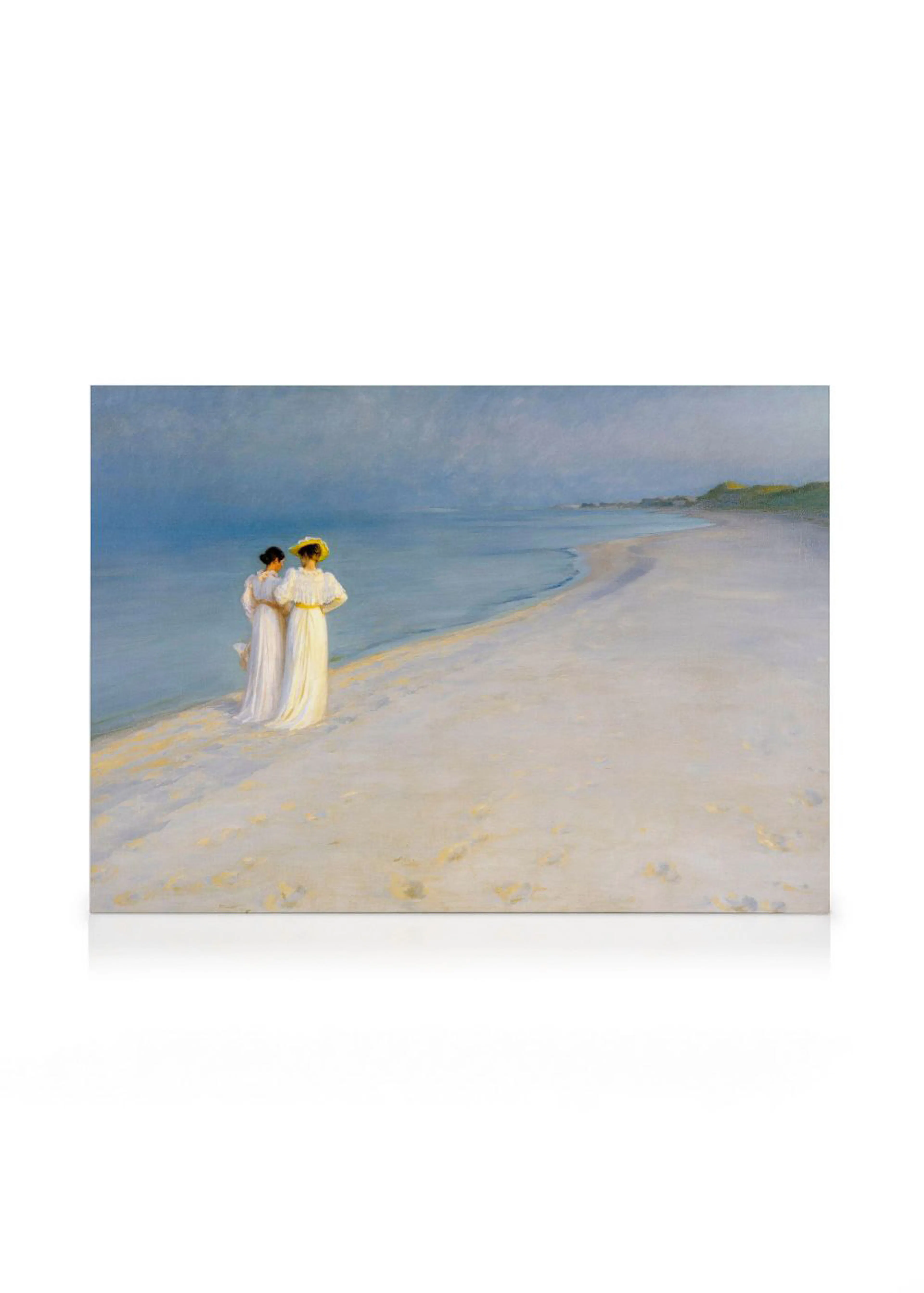 Toile représentant deux femmes en robes blanches sur une plage de sable clair, au bord dune mer bleue, sous un ciel nuageux.
