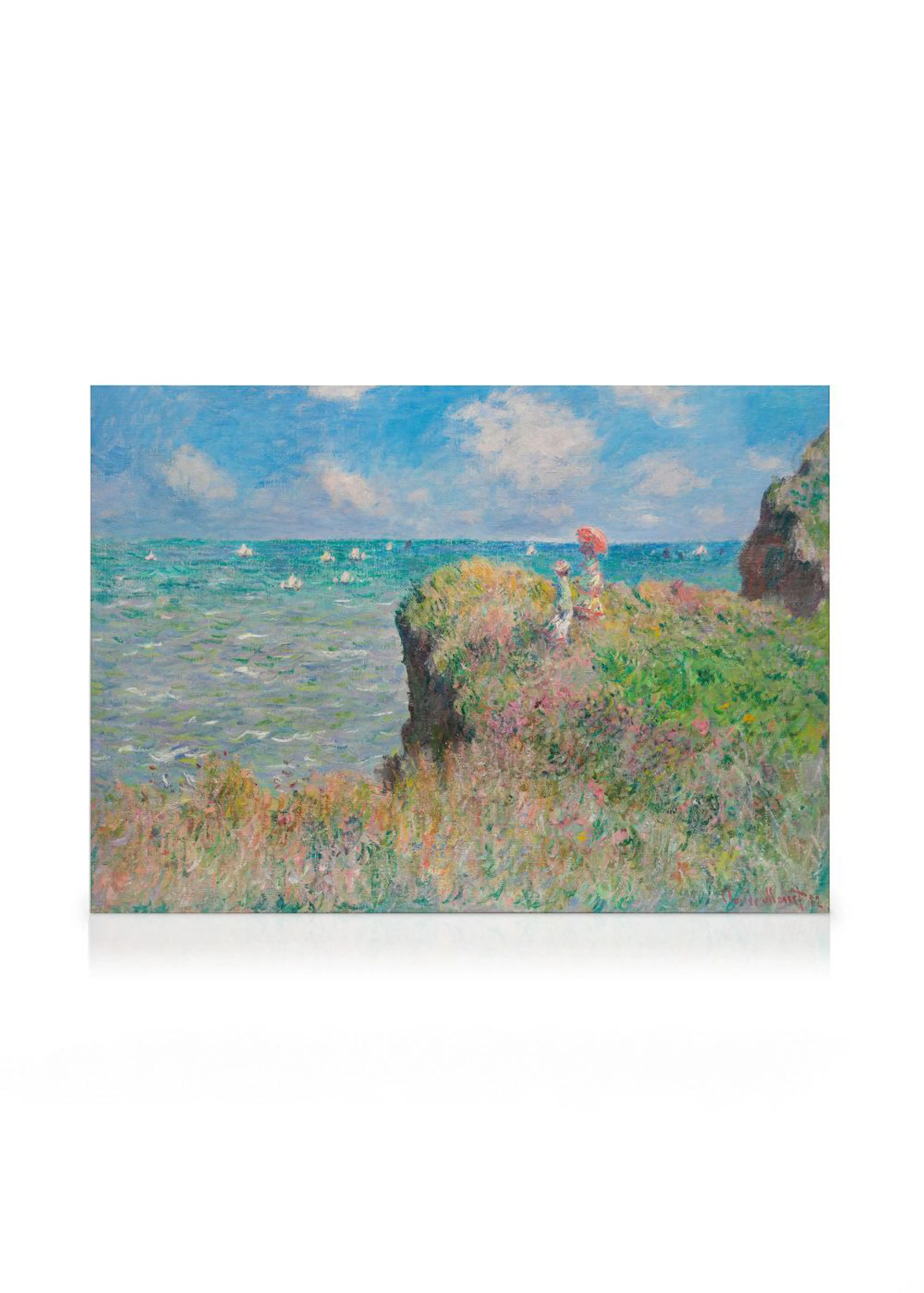Et lerretsbilde av en kvinne med rød parasoll på en blomsterkledd klippe ved havet, med seilbåter i det fjerne.