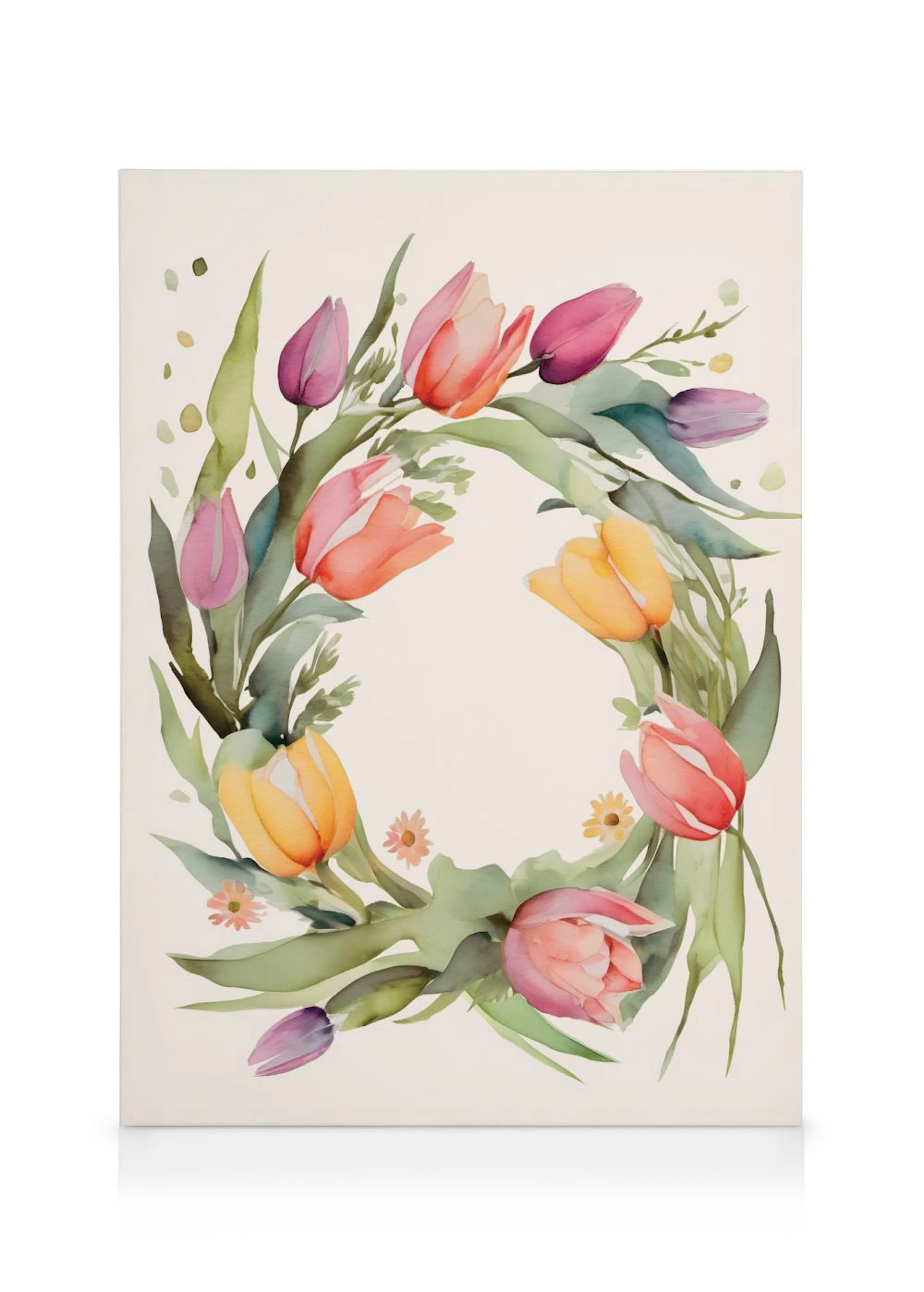 En canvastavla med en akvarellkrans av tulpaner i rosa, lila och gult med gröna blad på en ljus bakgrund.