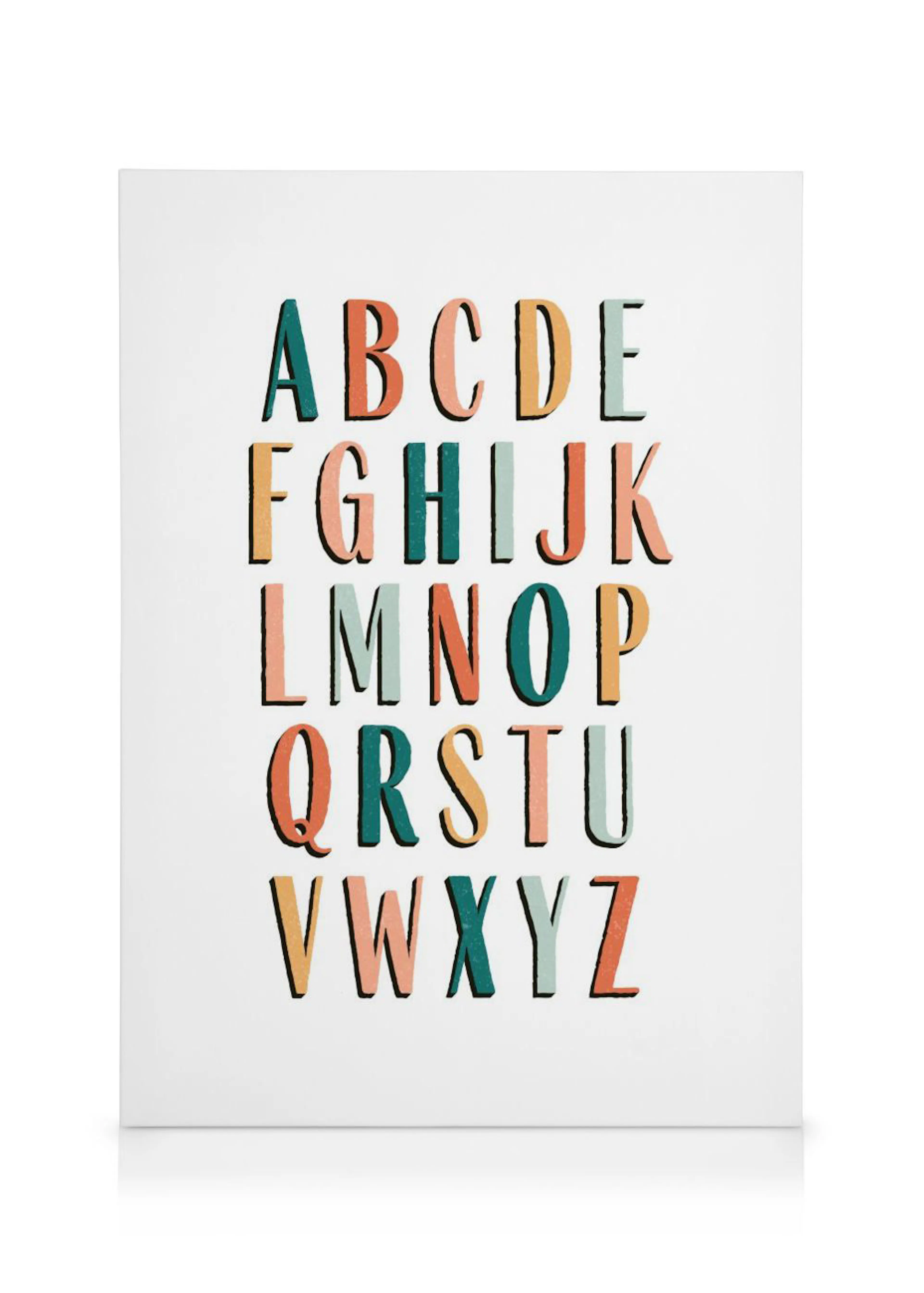 Stampa su tela con lalfabeto completo in caratteri colorati (arancione, verde acqua, beige) su sfondo bianco, ideale per la came