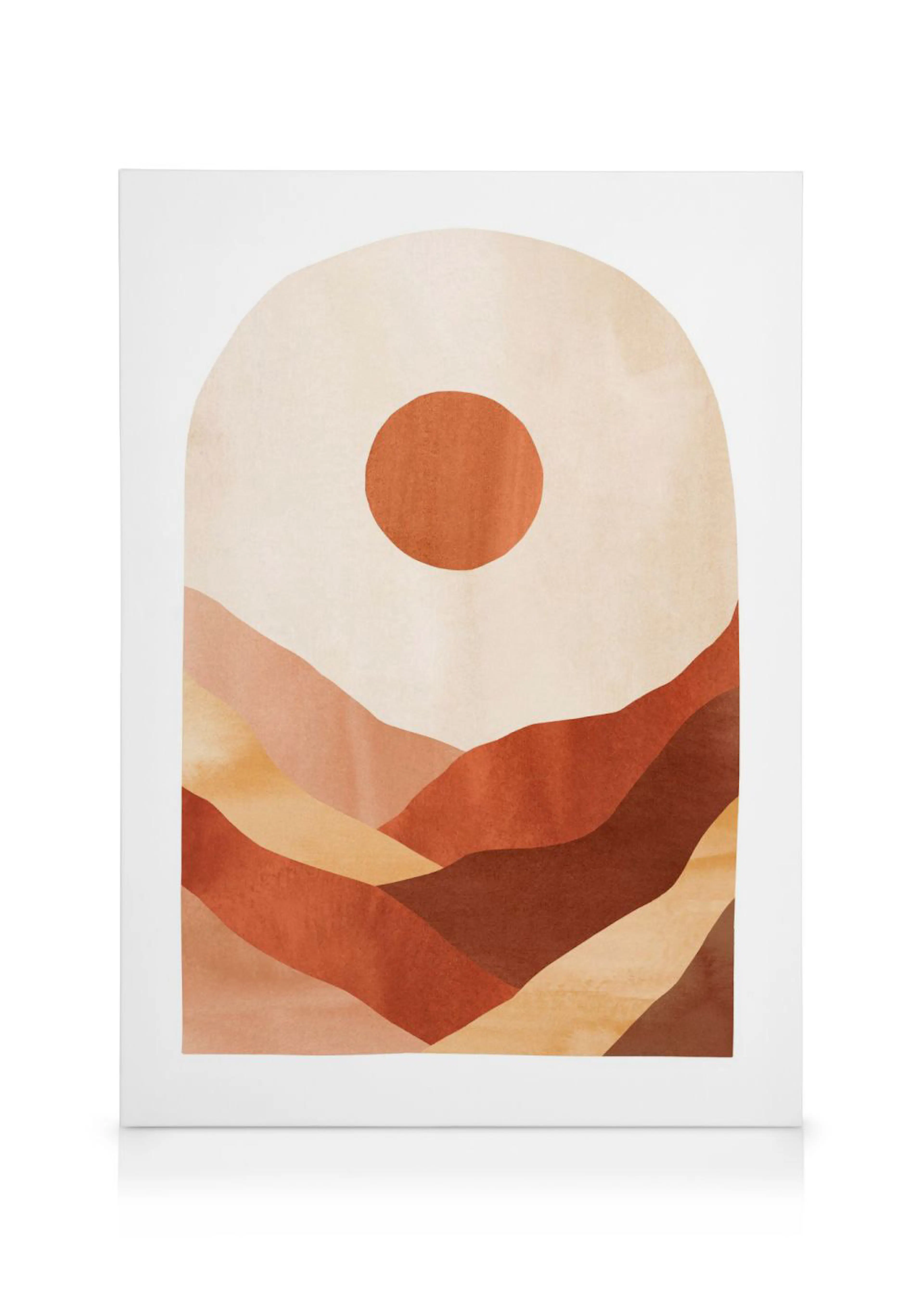 Toile de paysage abstrait avec montagnes et soleil orange, tons terreux et crème.