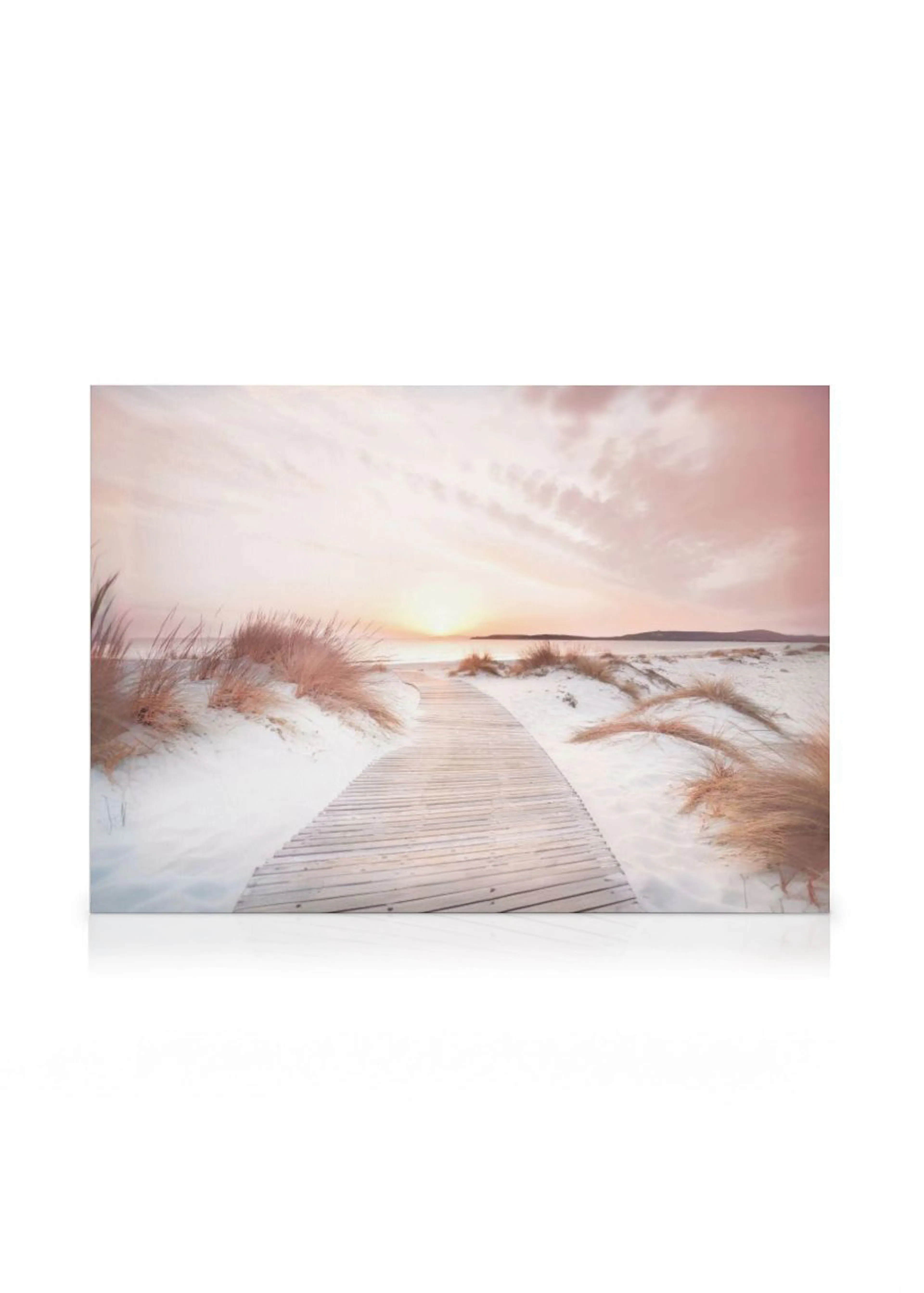 Leinwandbild mit einem Holzsteg durch Sanddünen am Strand bei Sonnenuntergang und rosarotem Himmel.
