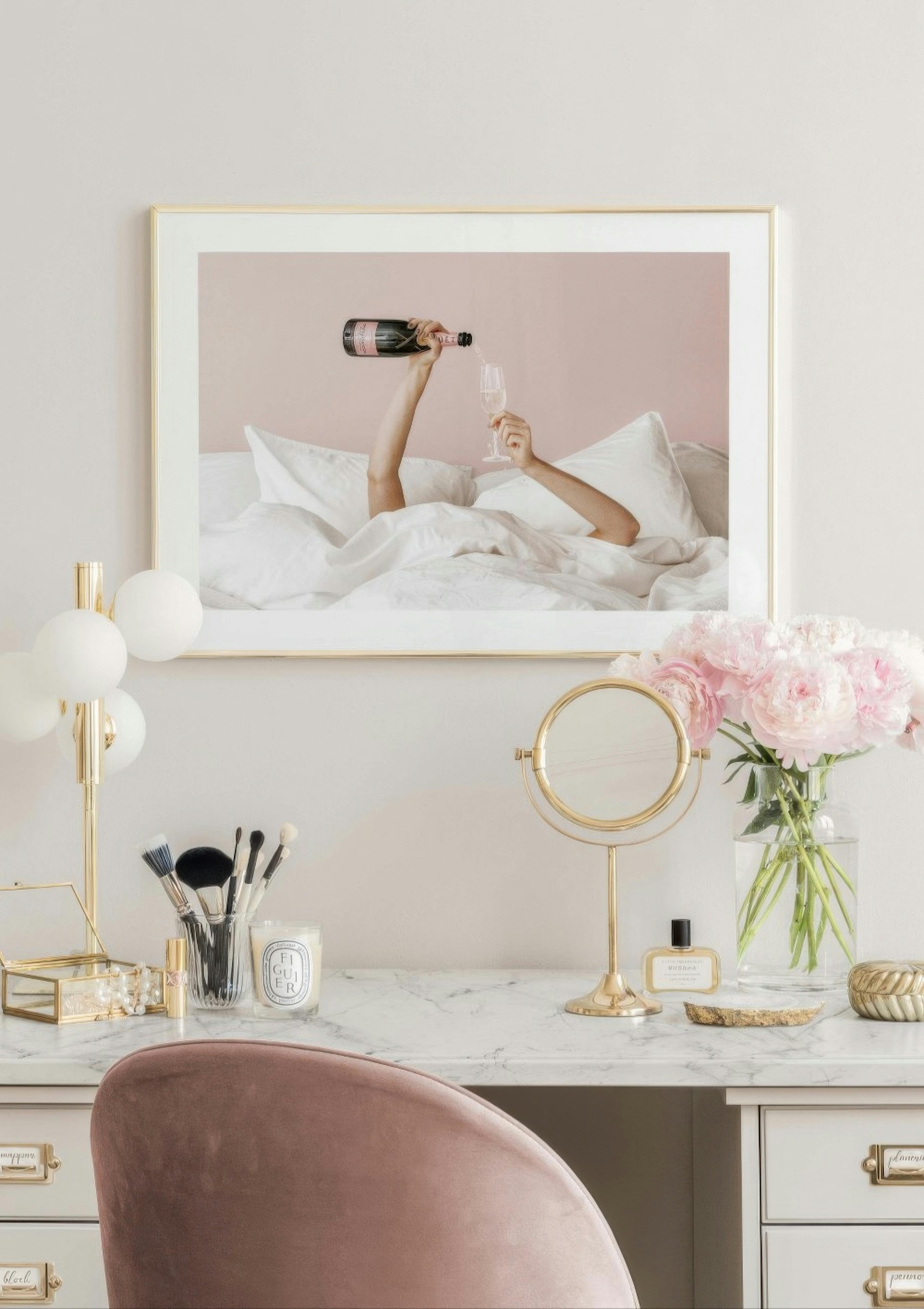 Champagne au Lit thumbnail