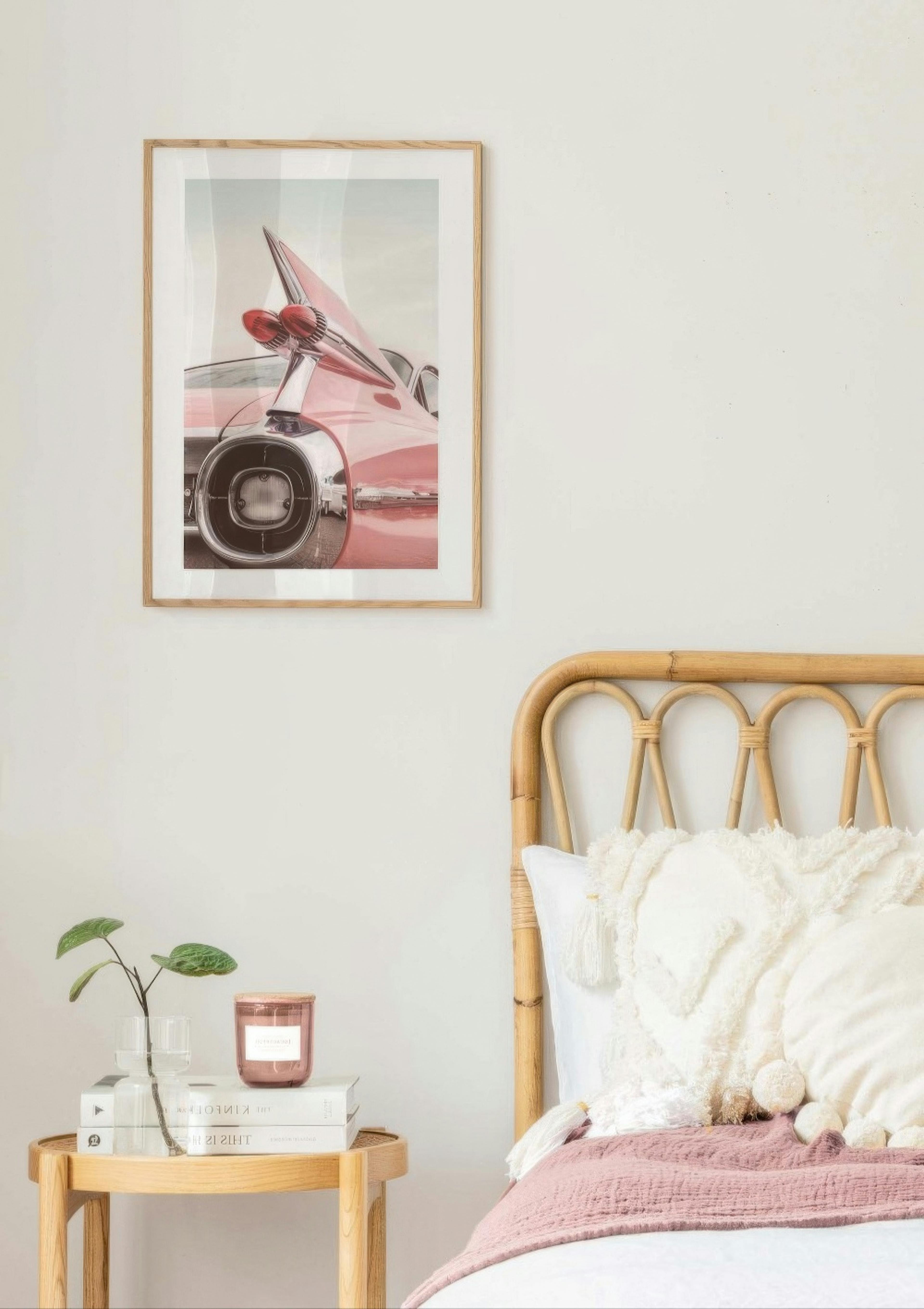 Voiture rose rétro Poster thumbnail