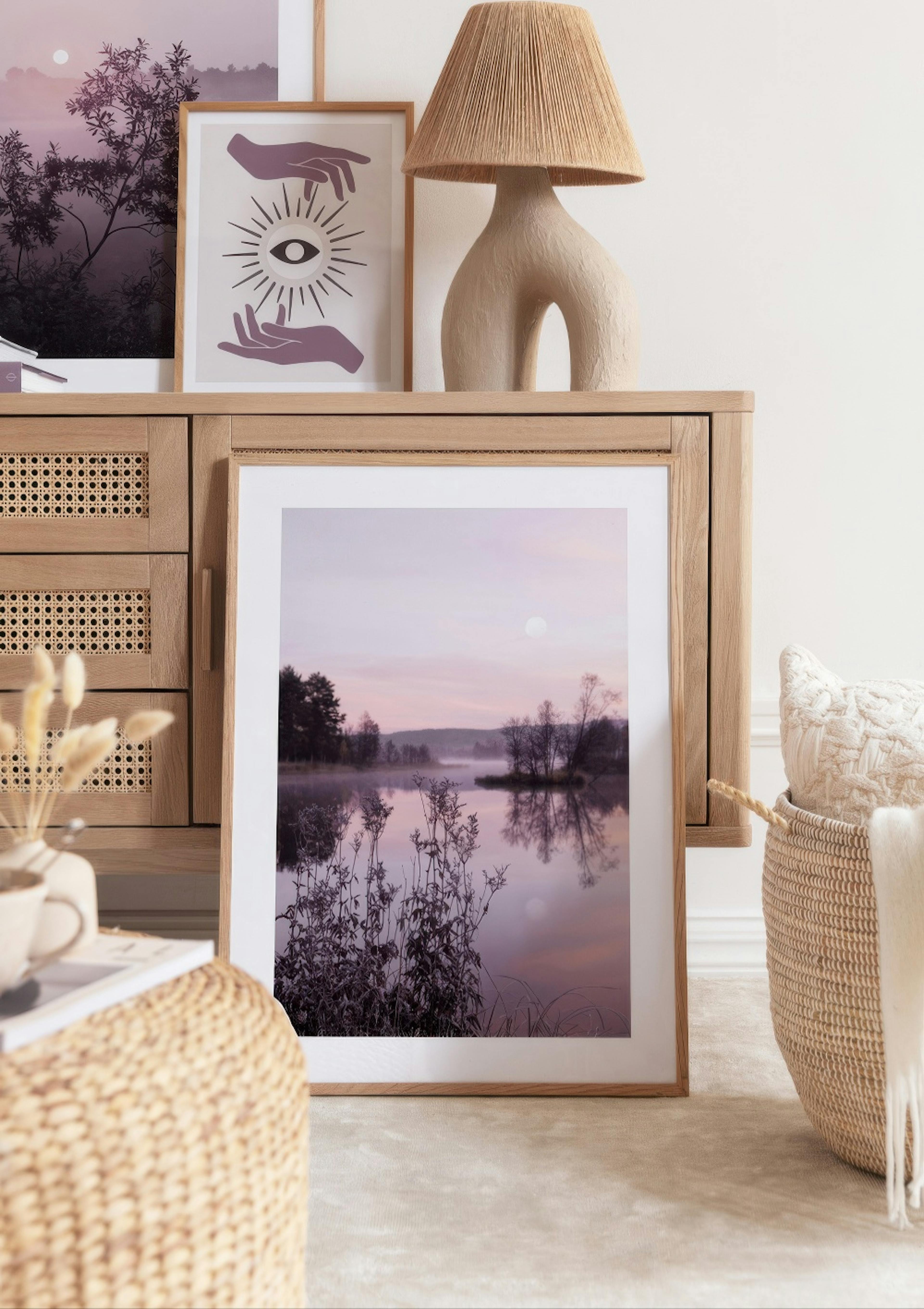 Lac calme au coucher de soleil thumbnail