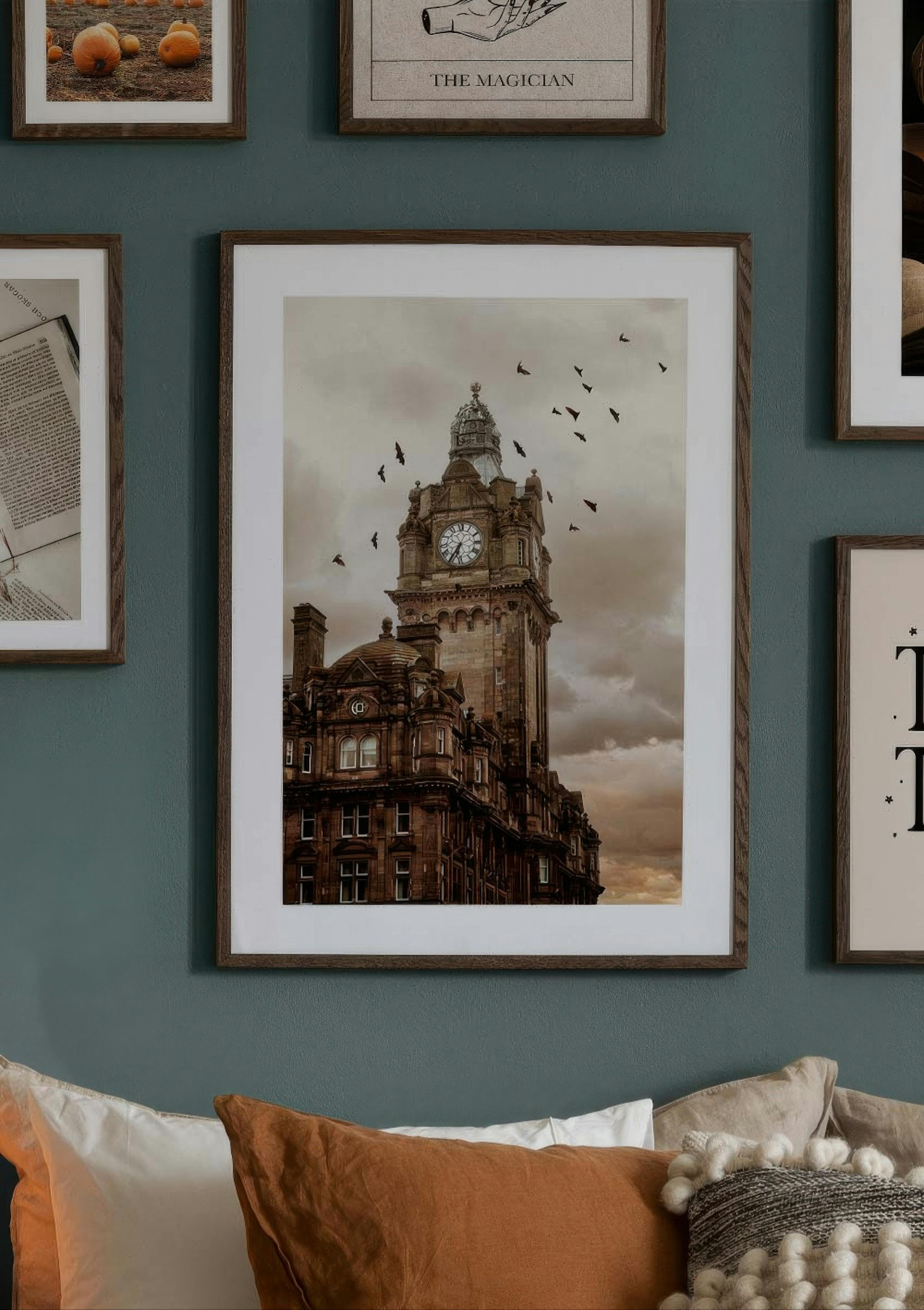 Chauves-souris près du Bâtiment Poster thumbnail