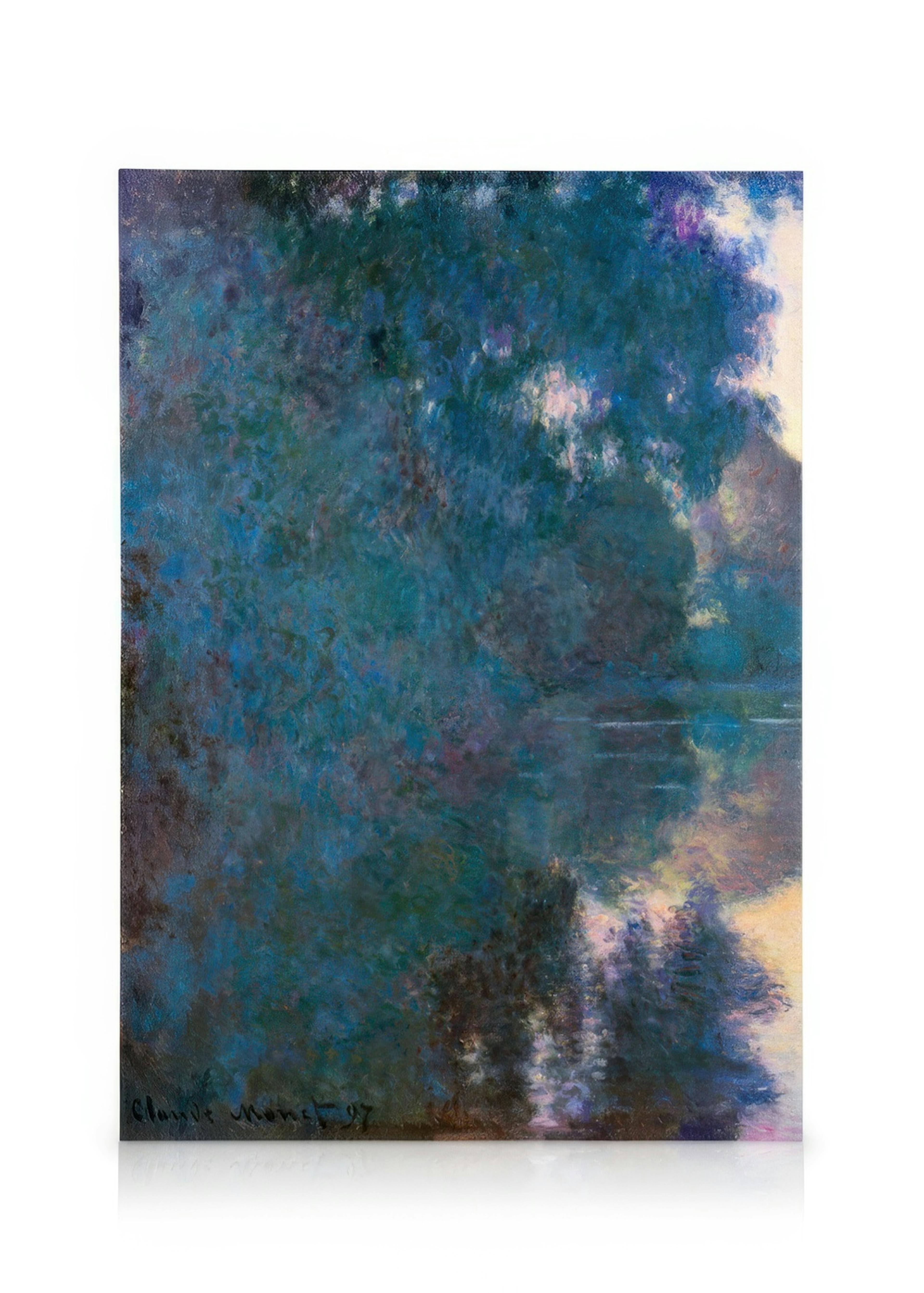 Stampa su tela che raffigura un paesaggio fluviale o lacustre di Monet, con alberi scuri che si riflettono nellacqua blu-verde.