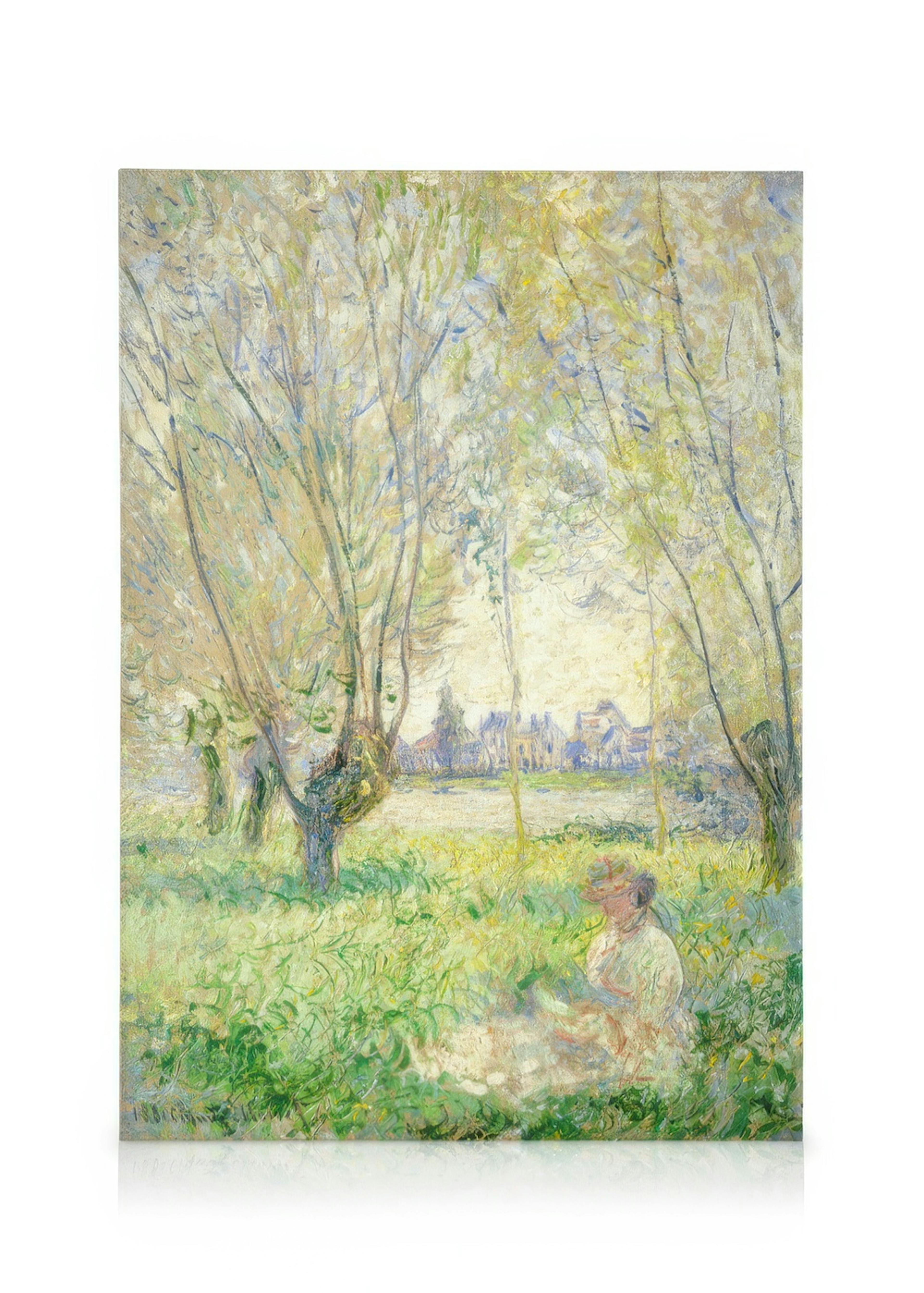 Stampa su tela di un dipinto impressionista con alberi, un prato verde e una donna seduta in un paesaggio fluviale.