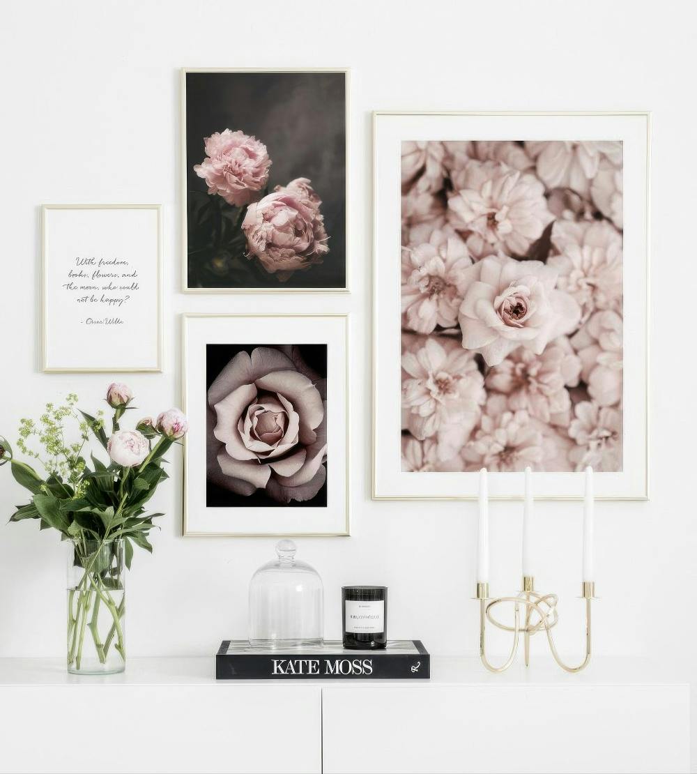 Bildevegg med blomster og rammer i gull (ONE SIZE) - Poster Store