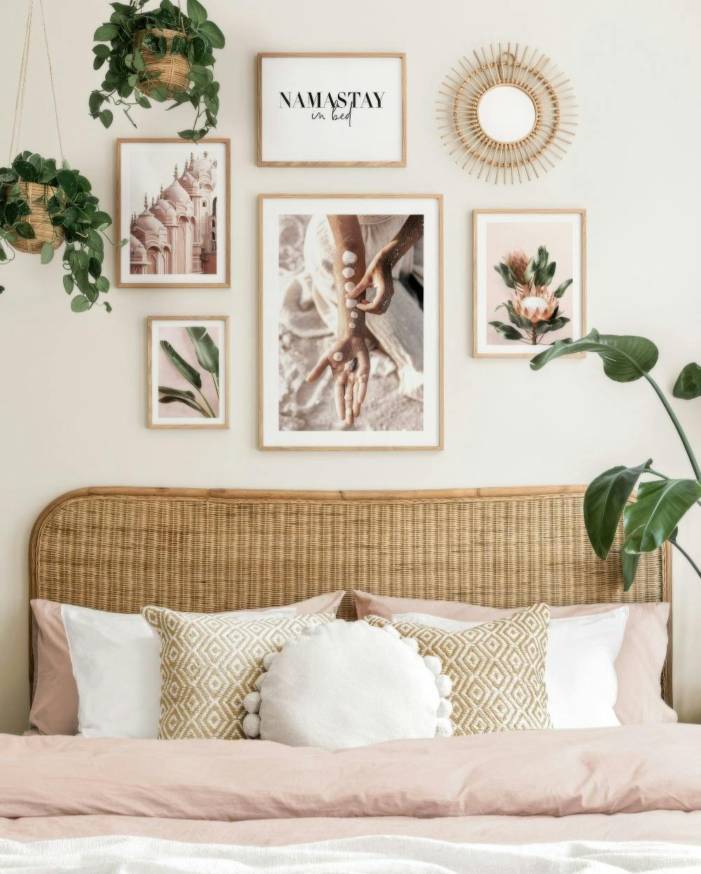 Botanical and beach prints in soft beige colours for bohemian bedrooms (ONE SIZE) - Poster Store