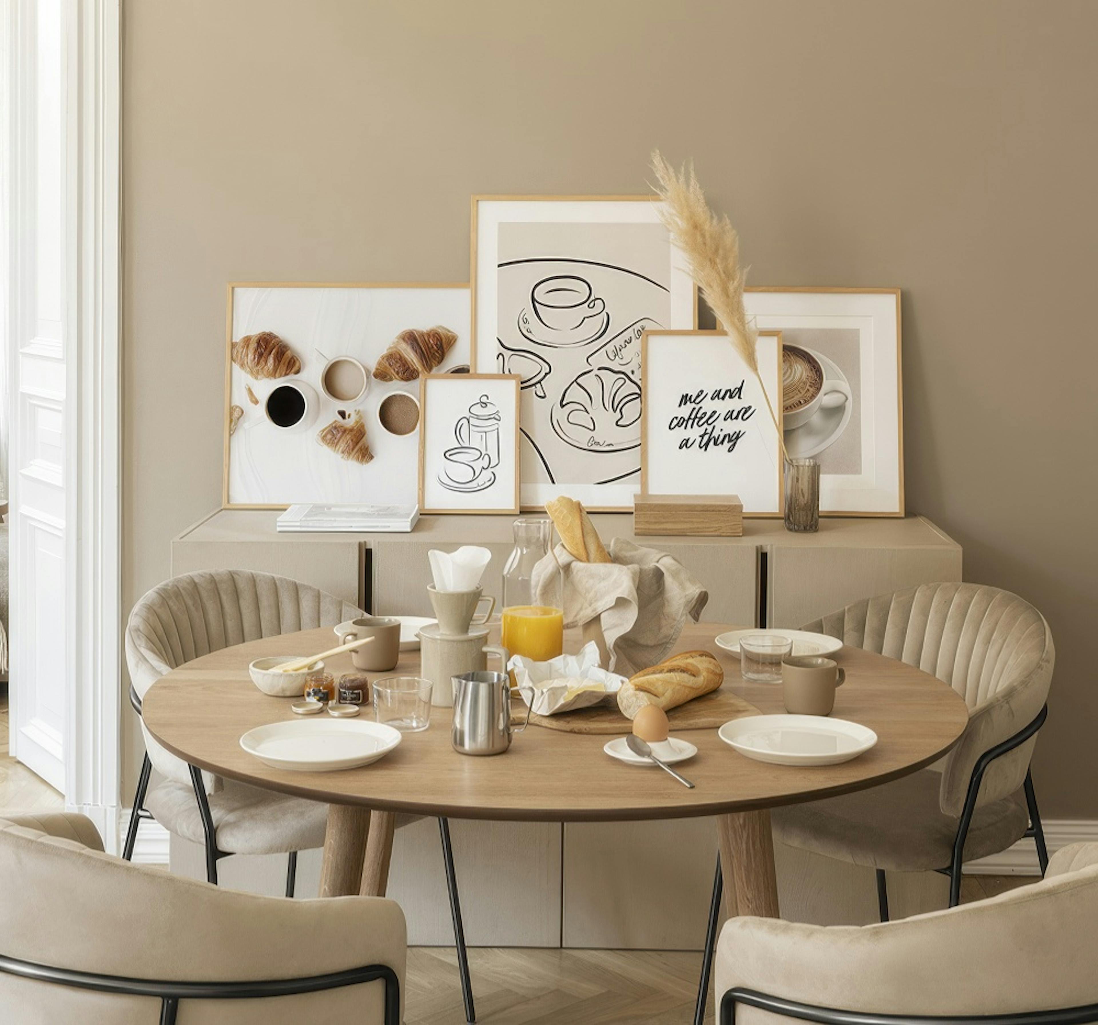 Mural de cuadros para la cocina de estilo de café en marrón y beige con marcos de roble