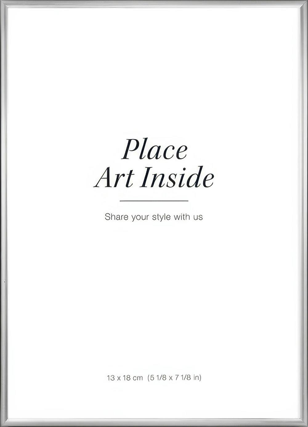 Un poster blanc avec le texte Place Art Inside et Share your style with us en noir.