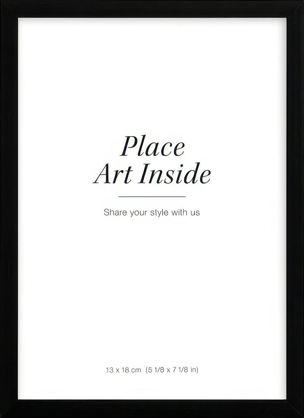 Poster noir avec le texte Place Art Inside et Share your style with us pour un aperçu du produit.