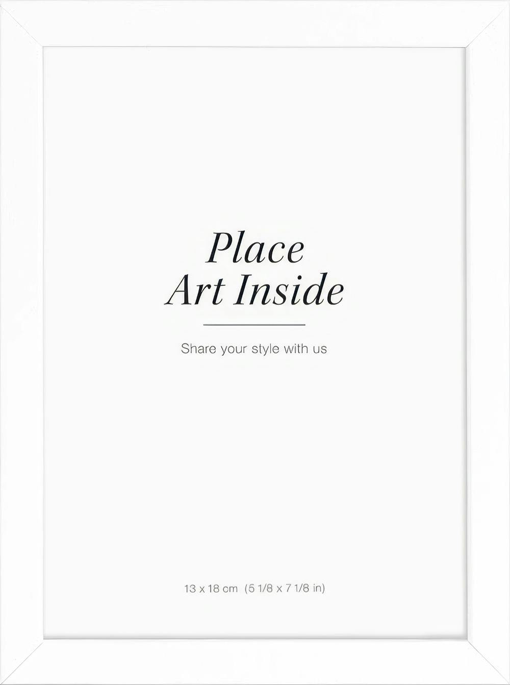 Een witte poster met de tekst Place Art Inside en Share your style with us in het midden.