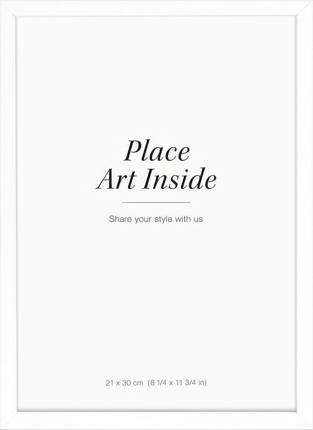 Das Poster zeigt einen weißen Rahmen mit schwarzem Text Place Art Inside und Share your style with us.